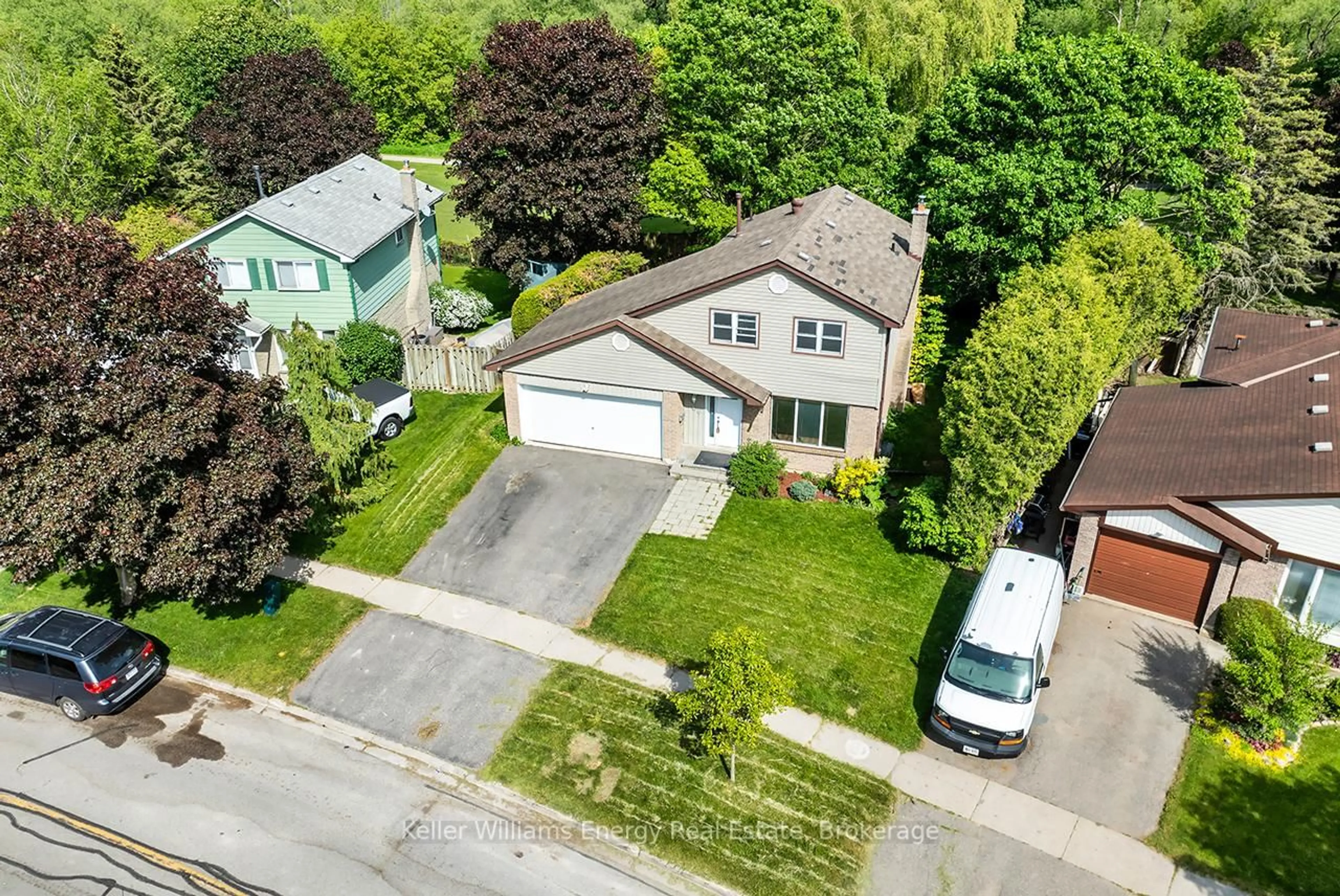 A pic from outside/outdoor area/front of a property/back of a property/a pic from drone, street for 68 Hobbs Dr, Clarington Ontario L1C 3L9