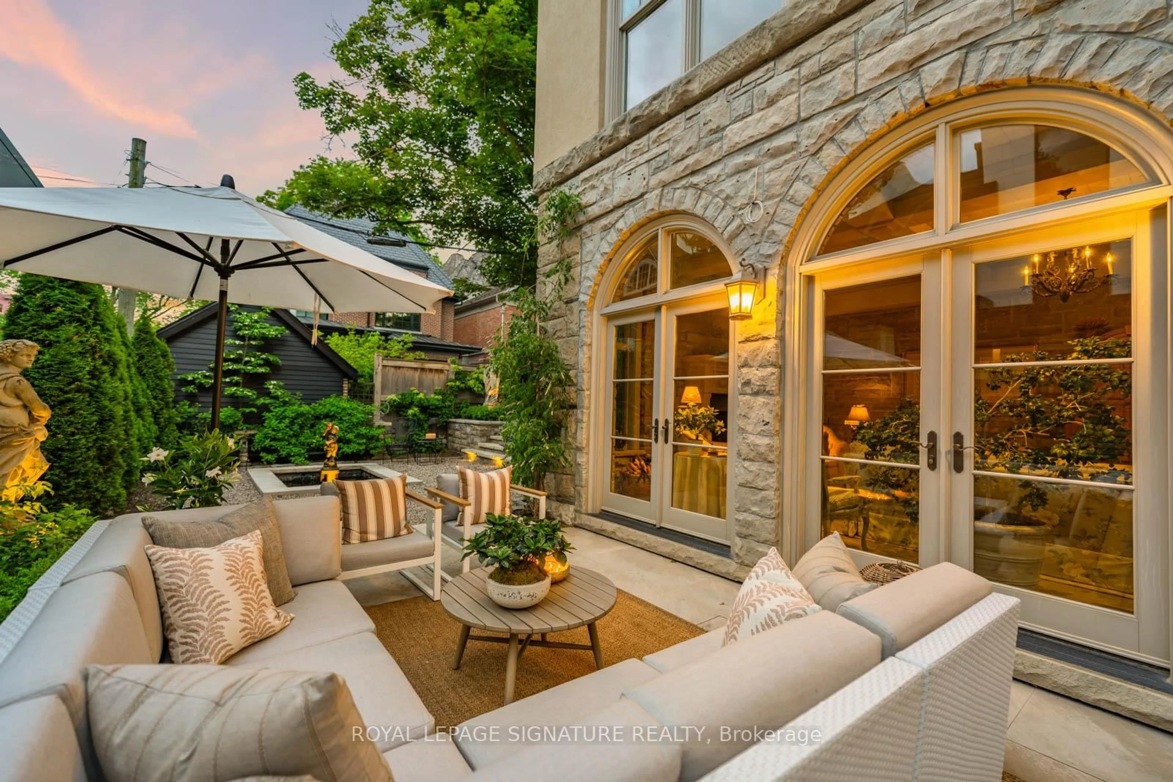 Patio, street for 4 Neville Park Blvd, Toronto Ontario M4E 3P6