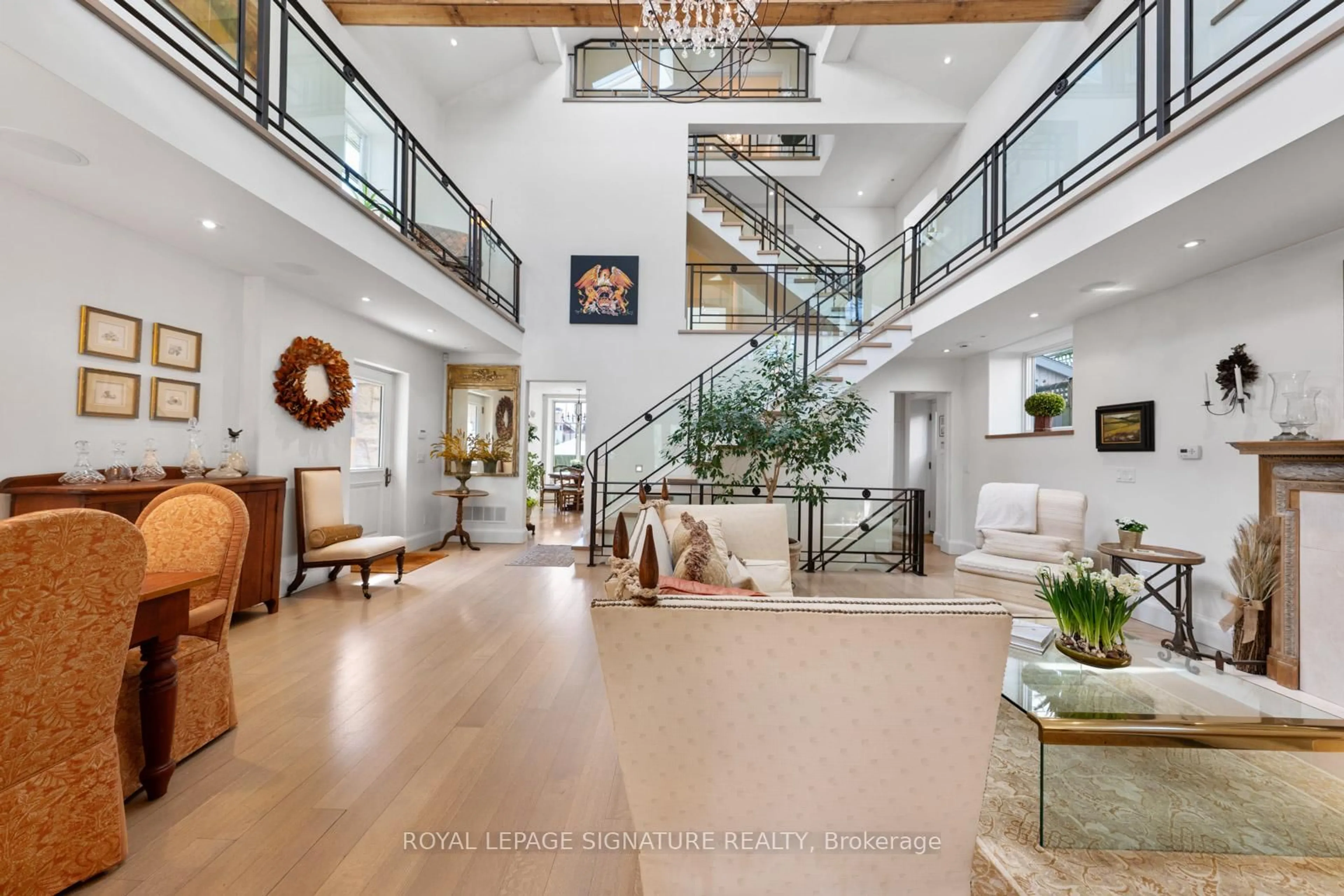 Indoor foyer for 4 Neville Park Blvd, Toronto Ontario M4E 3P6