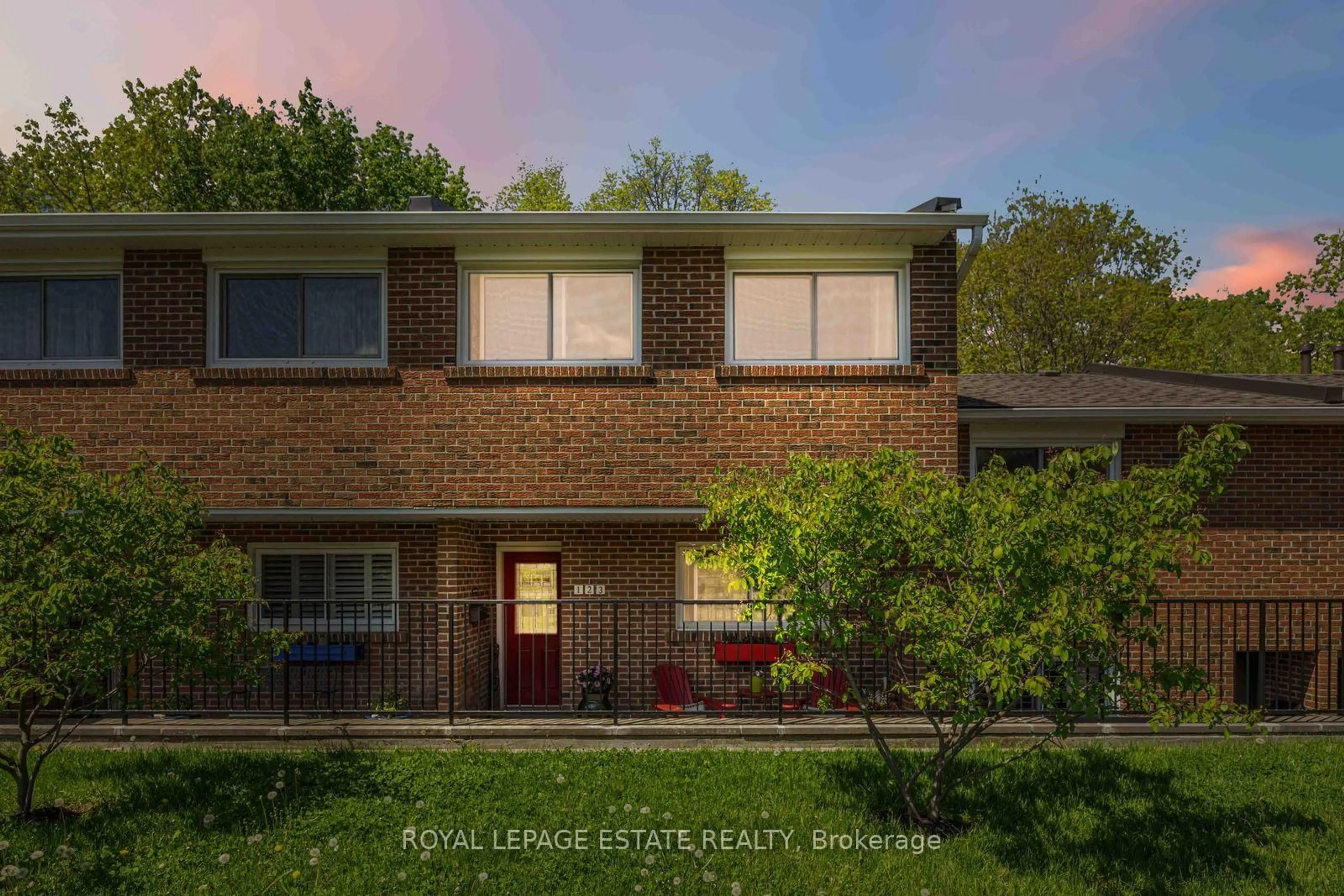 Home with brick exterior material, street for 90 Edgewood Ave #123, Toronto Ontario M4L 3H1