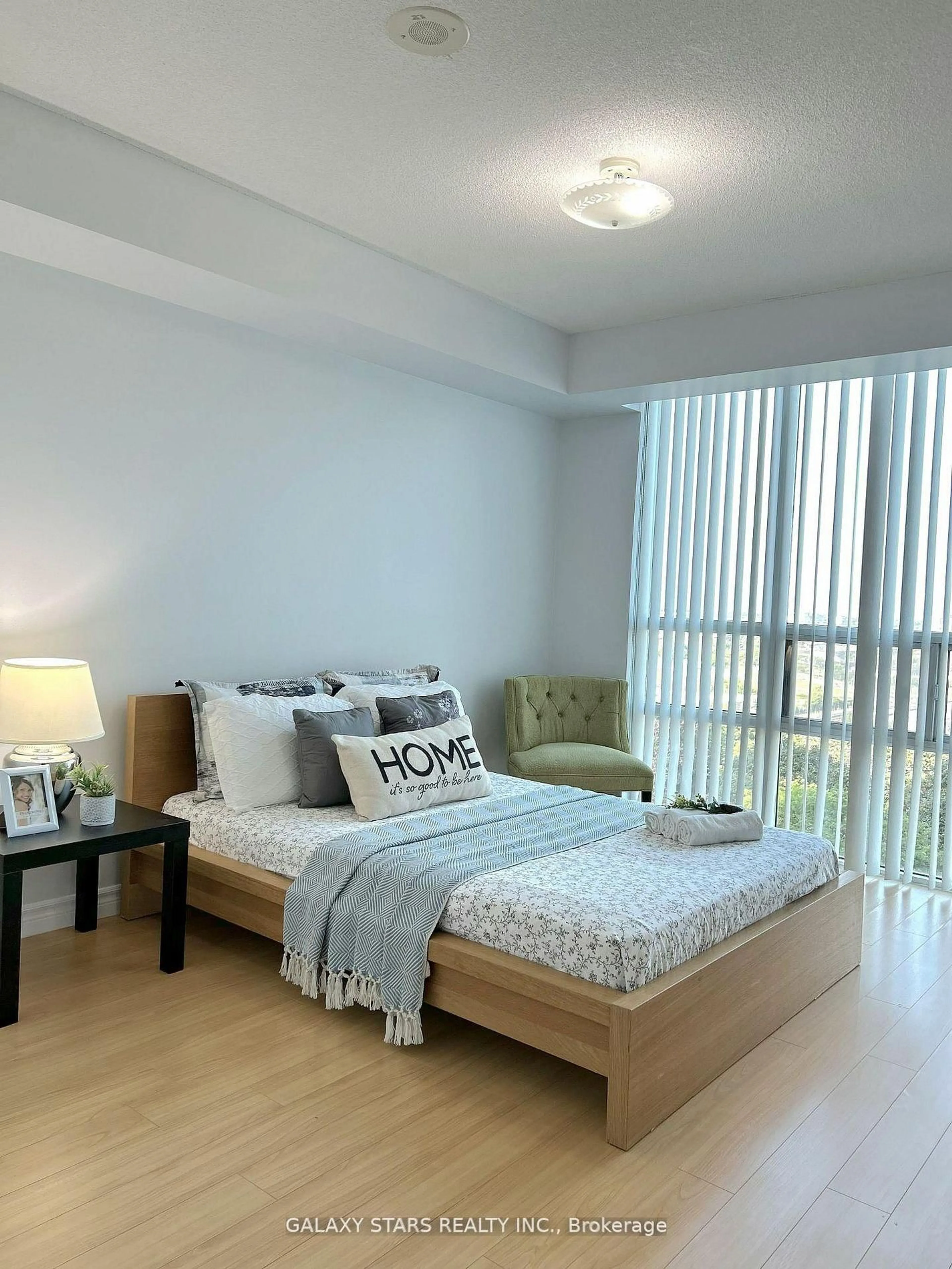 Bedroom with bed, wood/laminate floor for 68 Grangeway Ave #1109, Toronto Ontario M1H 0A1