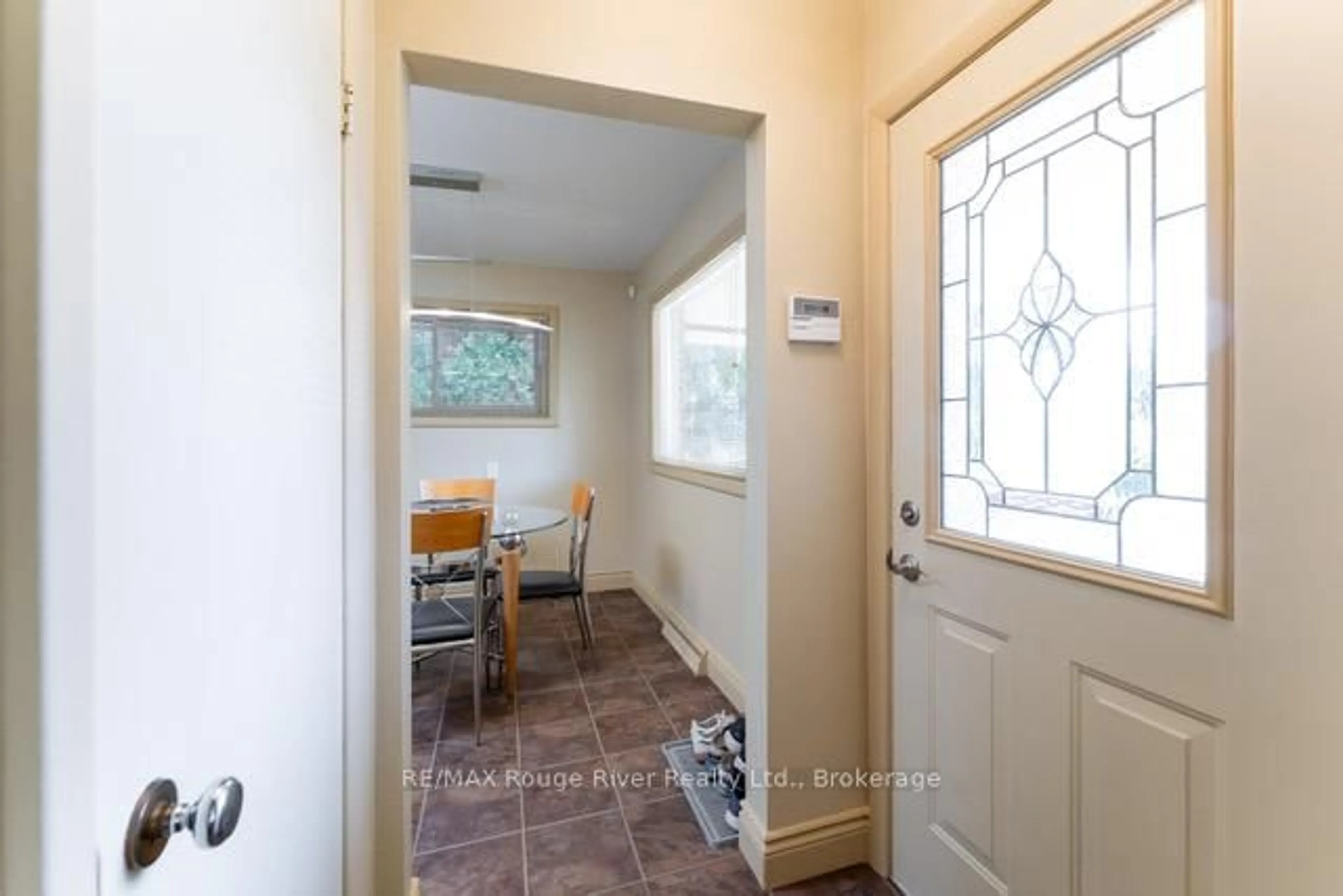 Indoor entryway for 46 Orchard View Blvd, Oshawa Ontario L1G 3N7