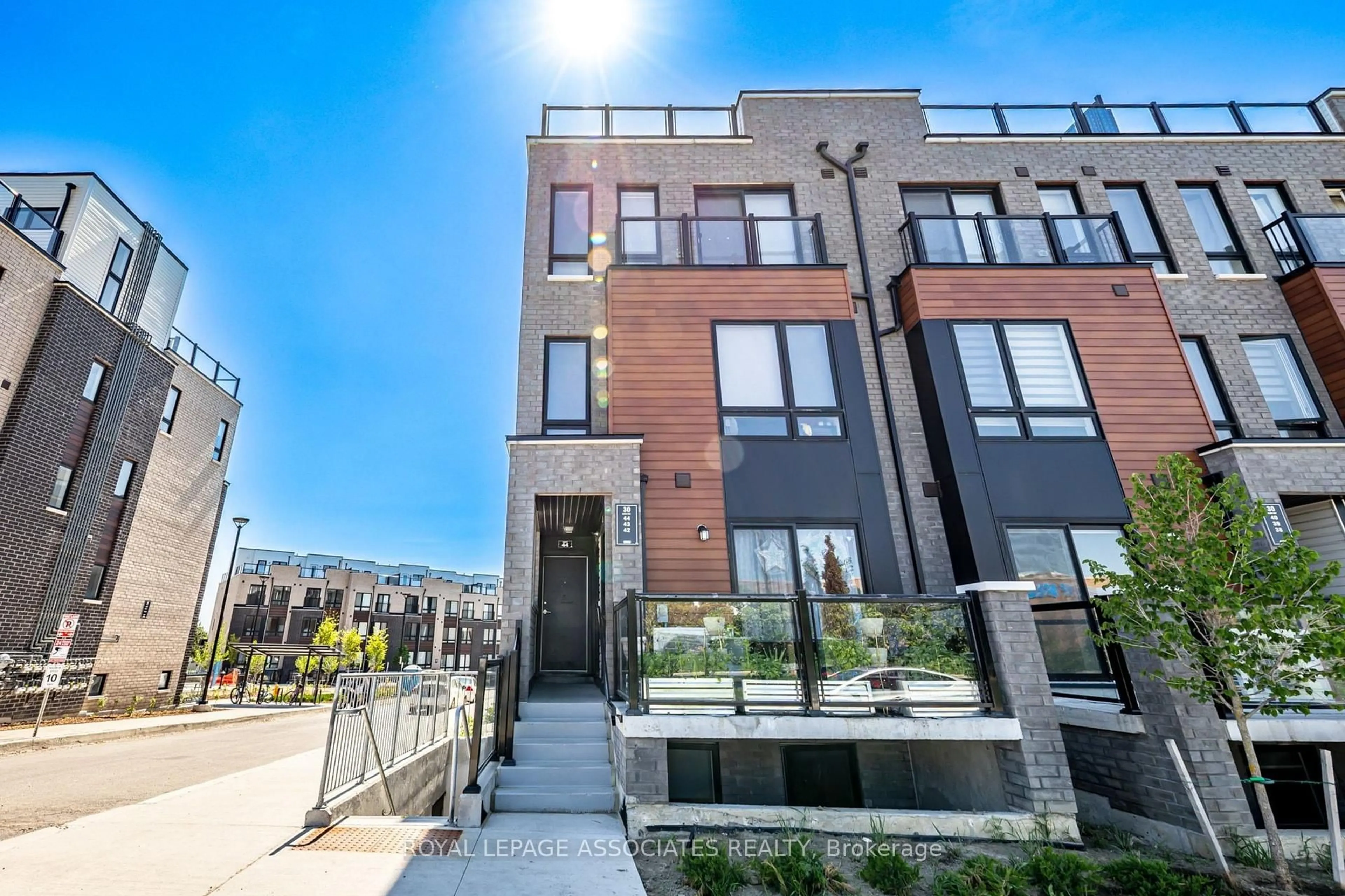Unknown for 30 Liben Way #44, Toronto Ontario M1B 0E8
