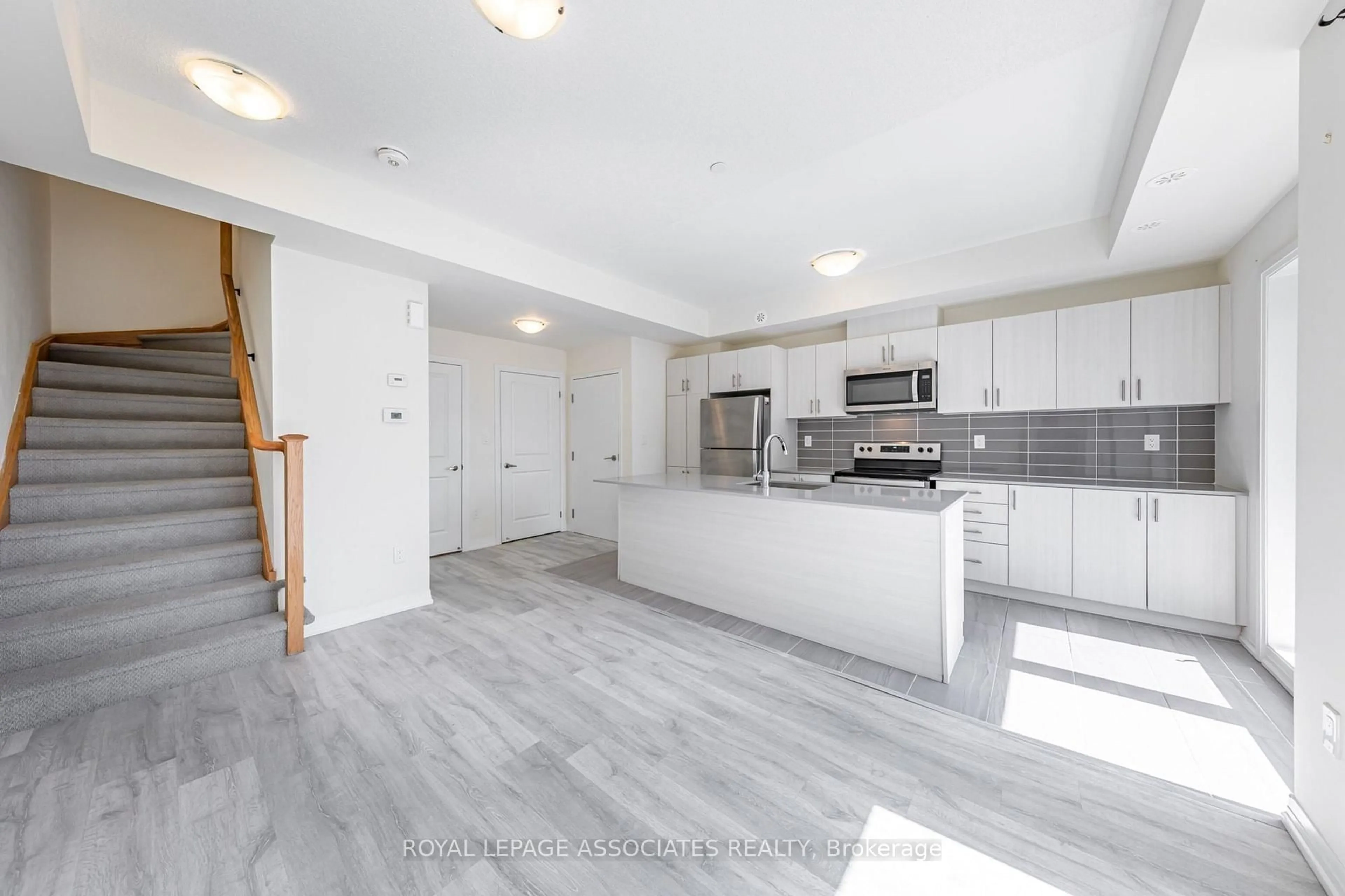 Open concept kitchen, ceramic/tile floor for 30 Liben Way #44, Toronto Ontario M1B 0E8