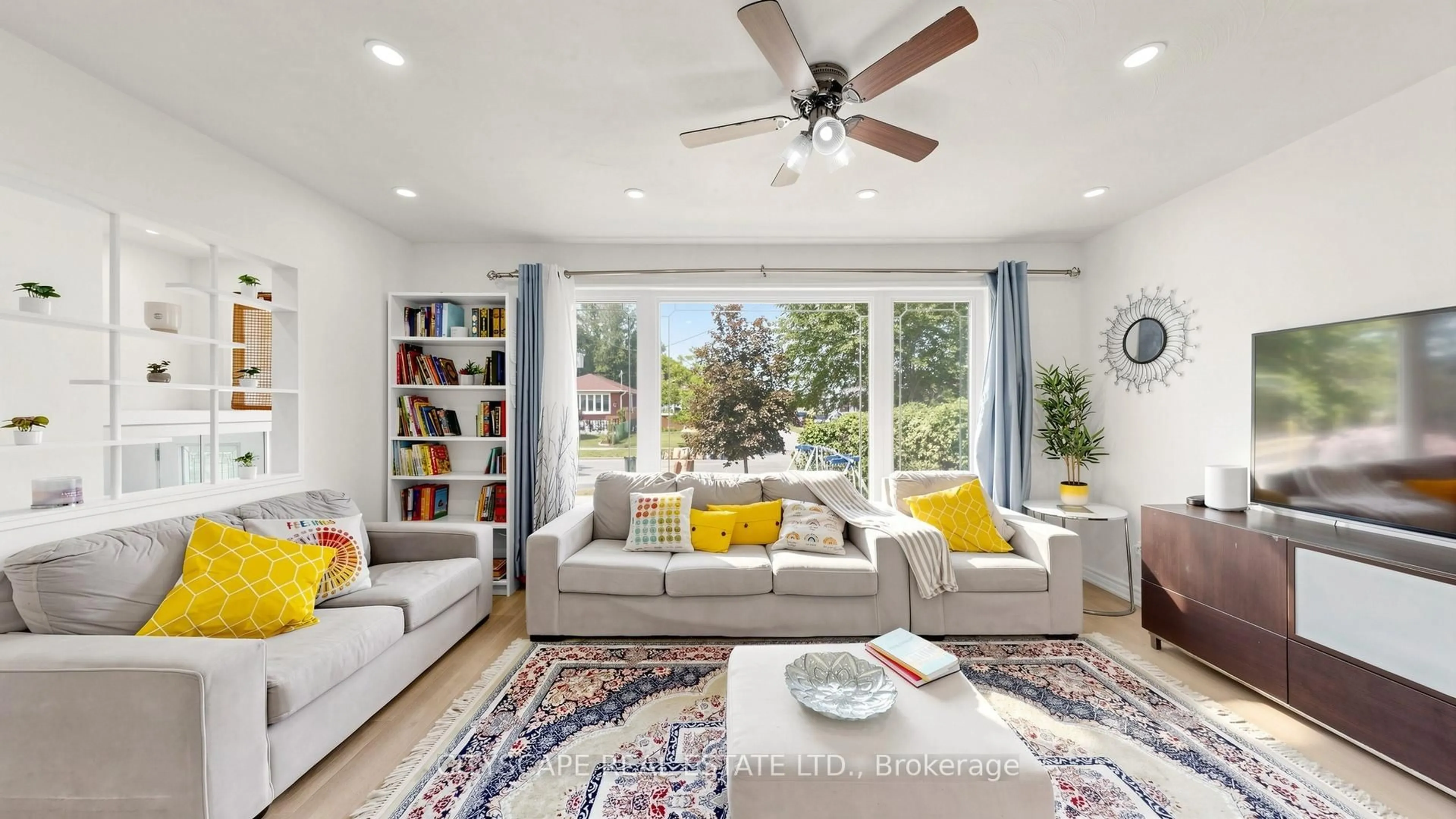 Living room with furniture, unknown for 15 Barnes Cres, Toronto Ontario M1G 1Z8