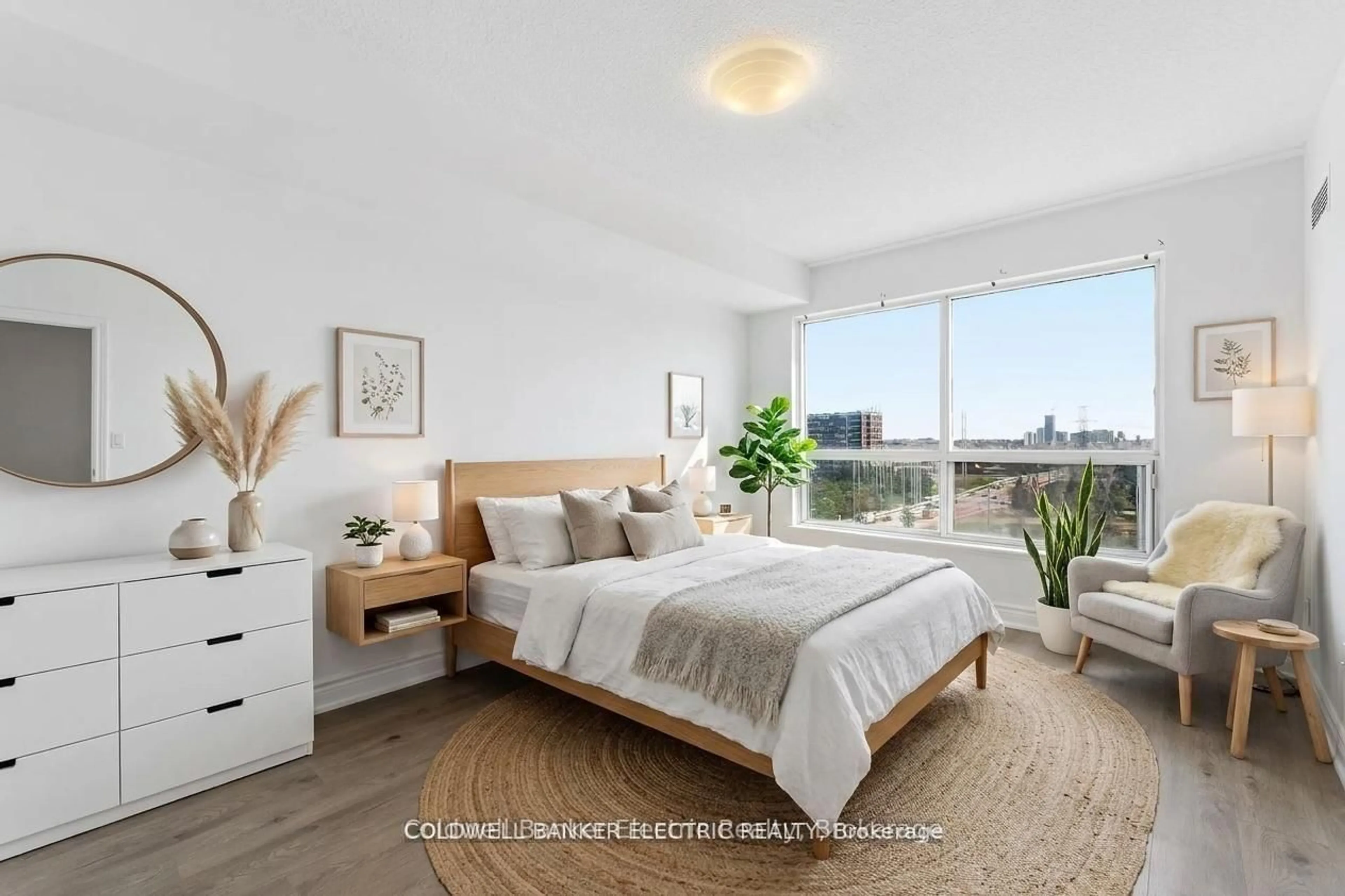 Bedroom with bed, unknown for 2550 Lawrence Ave #815, Toronto Ontario M1P 4Z3