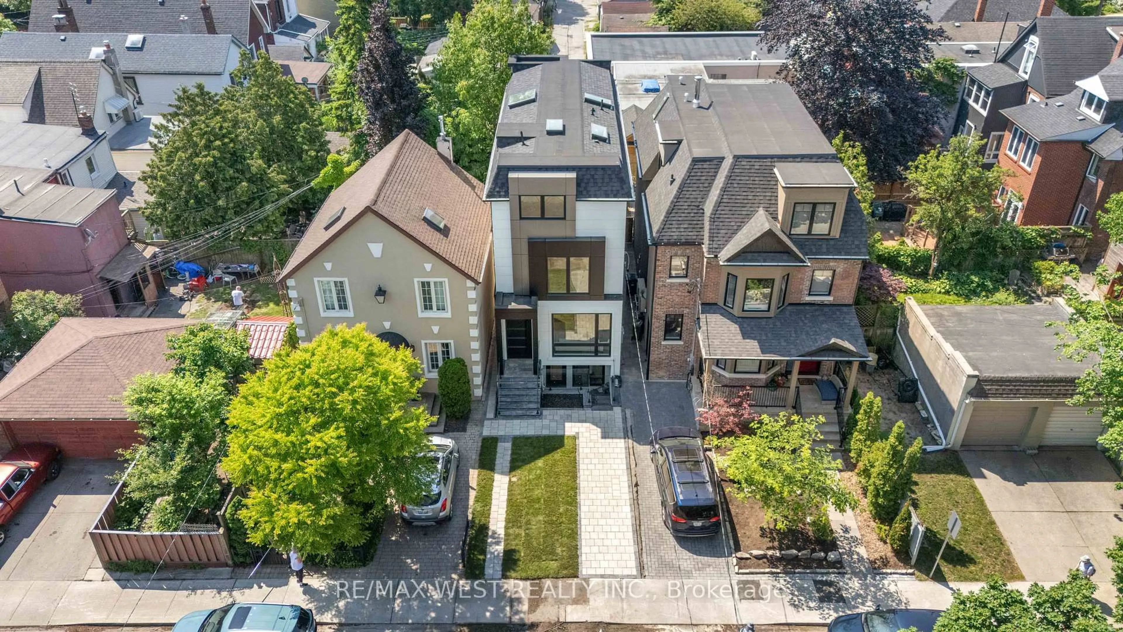 A pic from outside/outdoor area/front of a property/back of a property/a pic from drone, street for 15 Cruikshank Ave, Toronto Ontario M4K 1S6