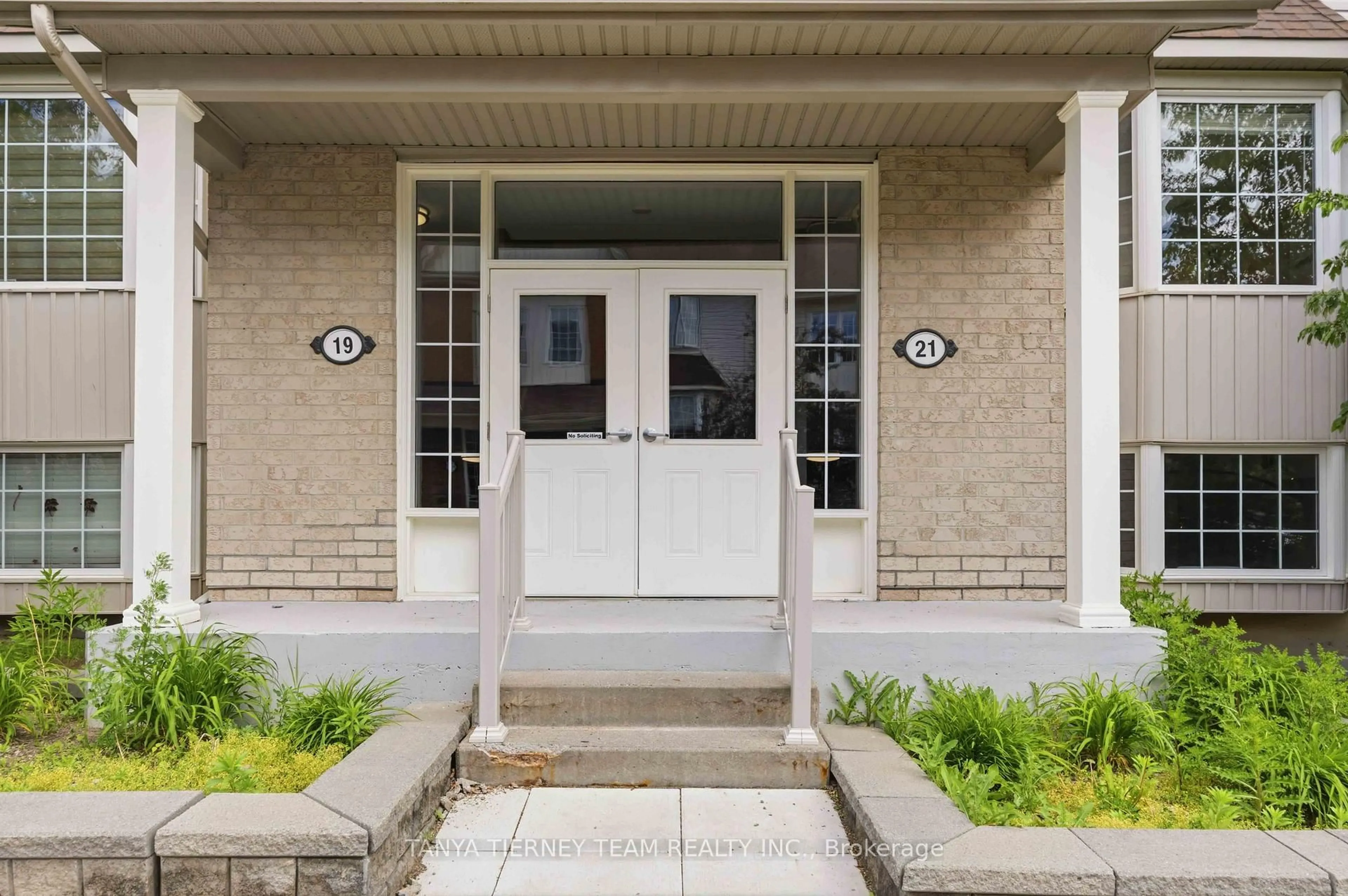 Indoor entryway for 21 Petra Way #2, Whitby Ontario L1R 0A6