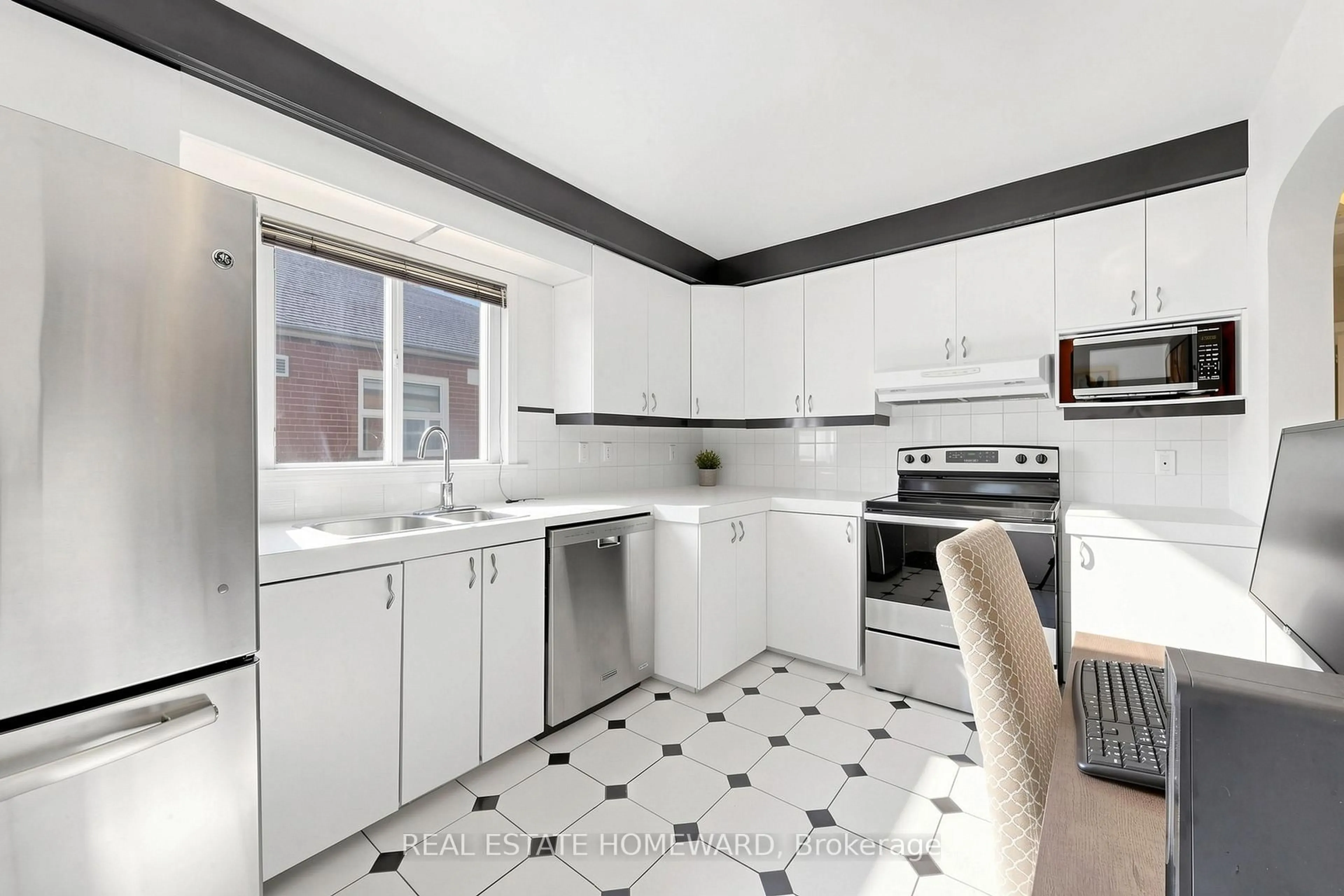 Standard kitchen, ceramic/tile floor for 40 Donora Dr, Toronto Ontario M4B 1B5