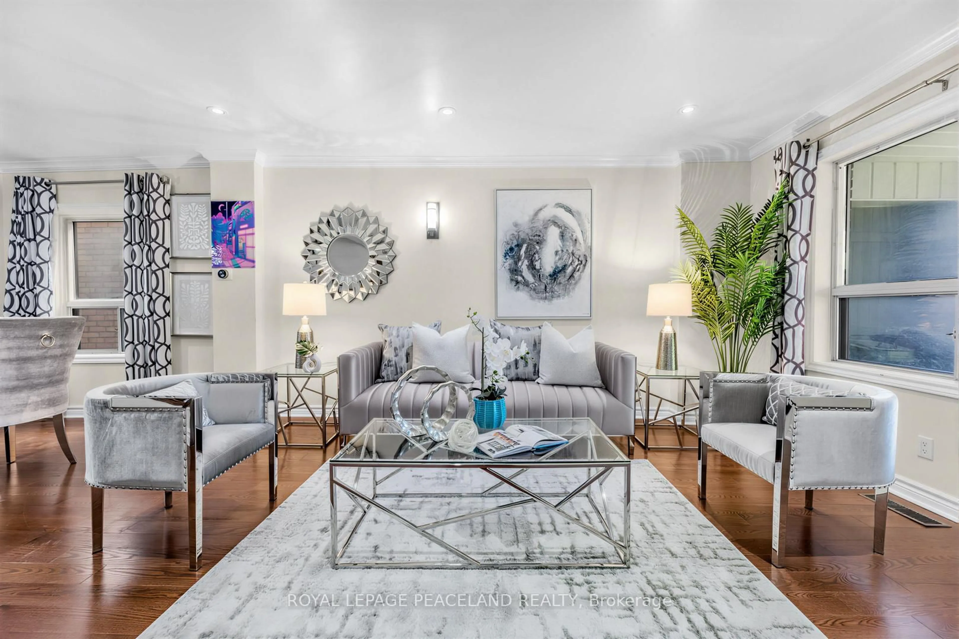 Living room with furniture, unknown for 606 Coxwell Ave, Toronto Ontario M4C 3B6