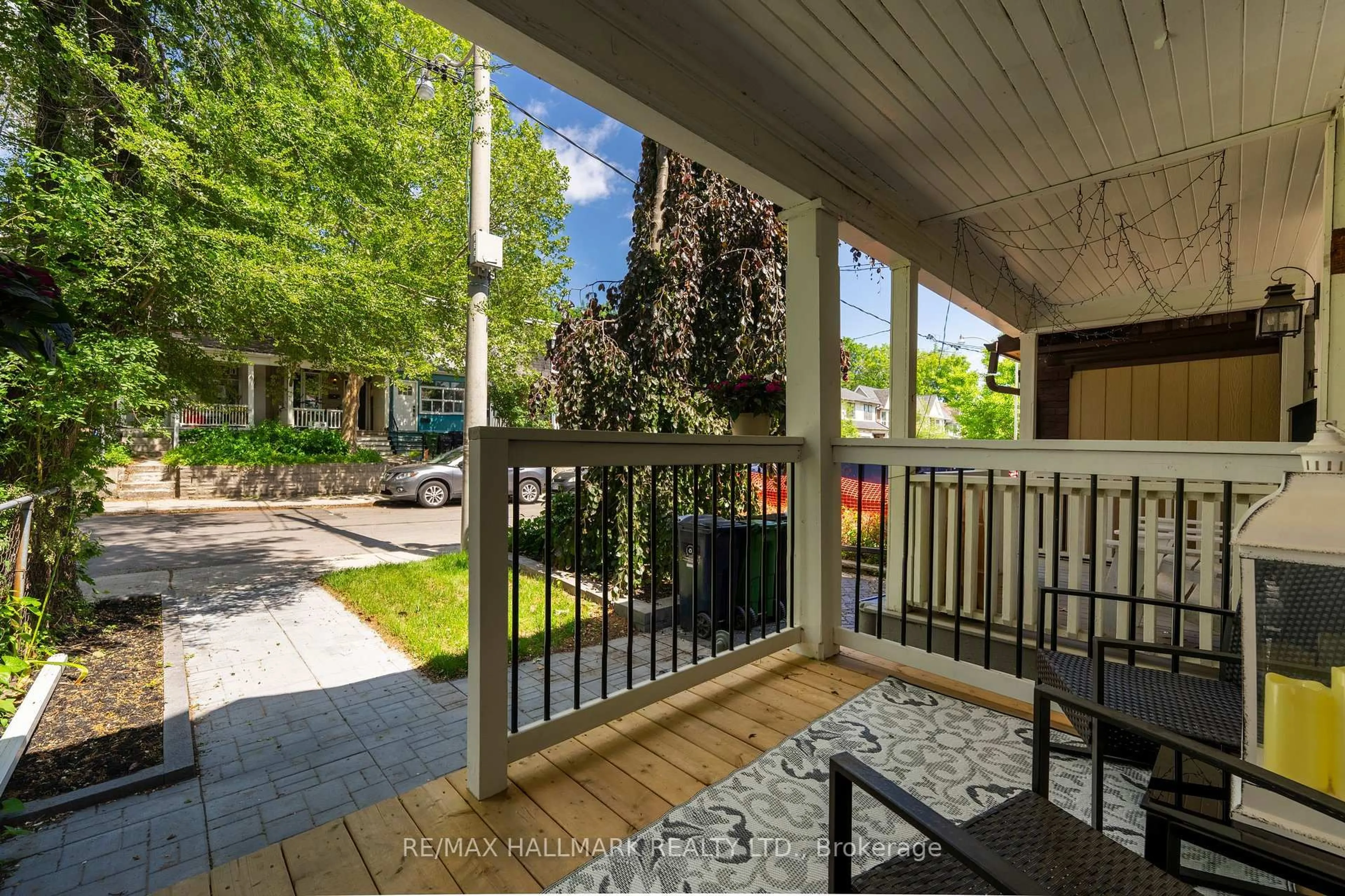 Patio, street for 322 Highfield Rd, Toronto Ontario M4L 2V5