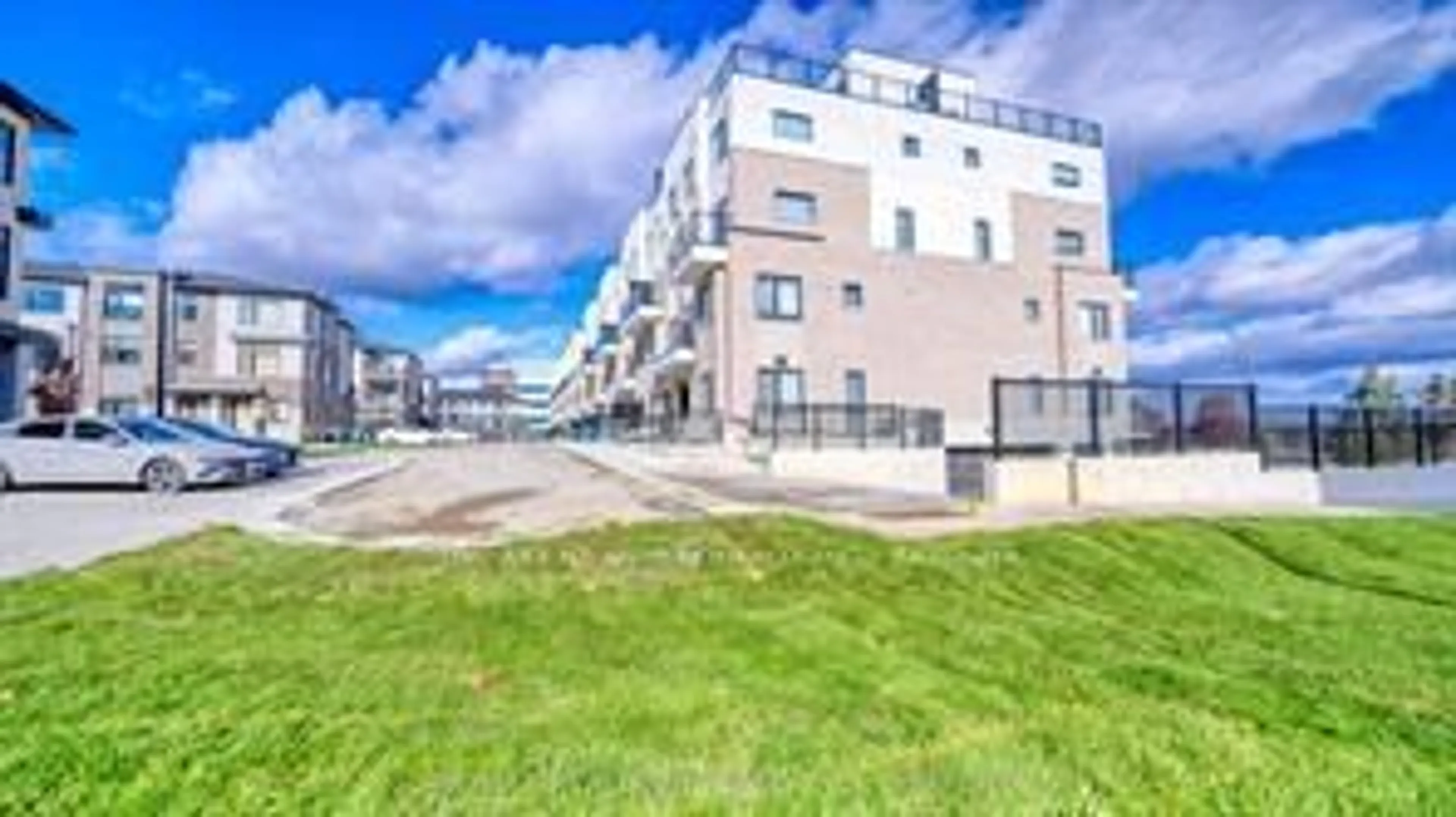 A pic from outside/outdoor area/front of a property/back of a property/a pic from drone, street for 1695 Dersan St, Pickering Ontario L1X 0S9