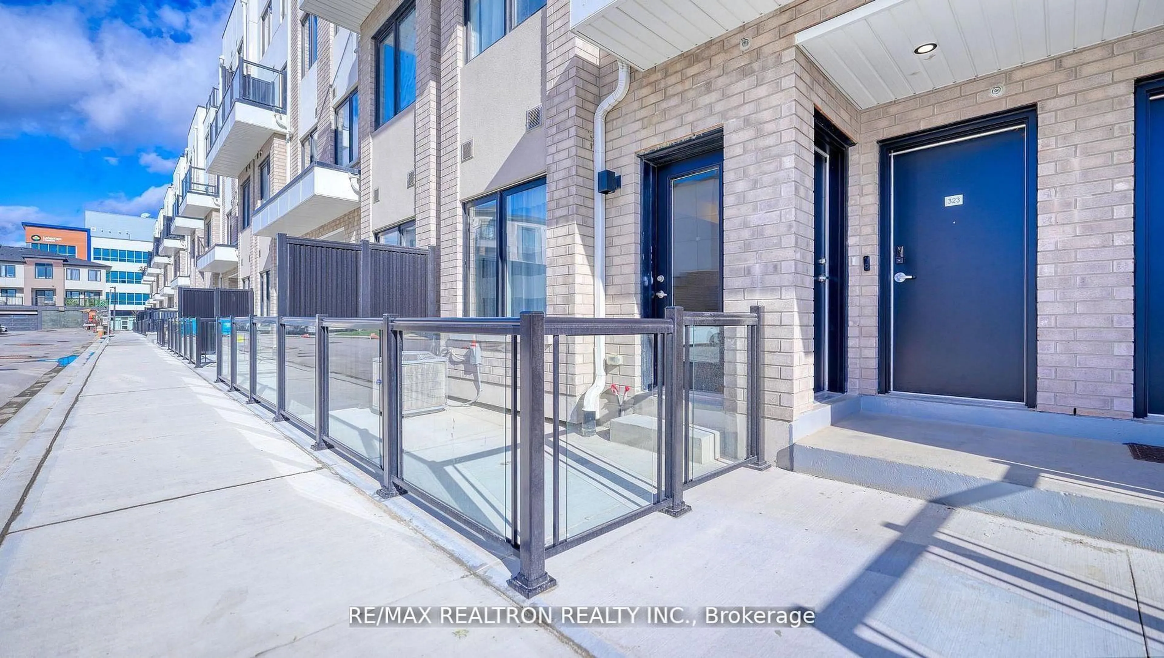 Patio, street for 1695 Dersan St, Pickering Ontario L1X 0S9