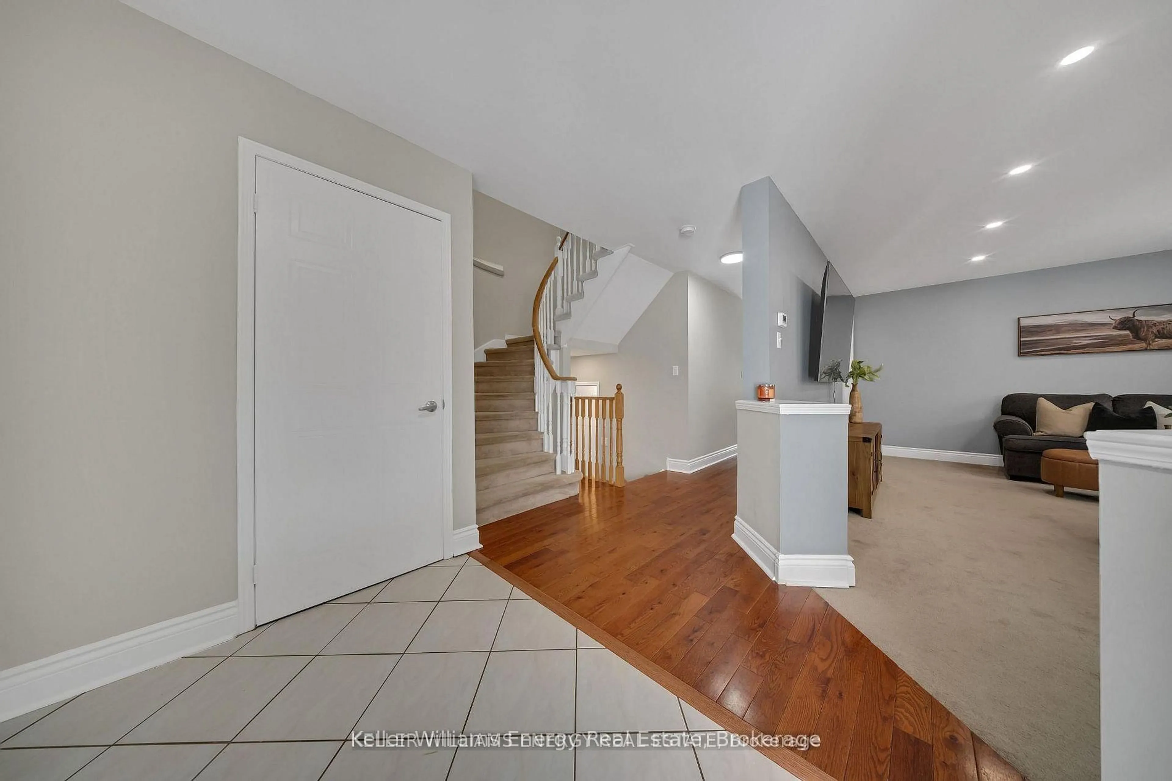 Indoor foyer for 179 Wilkins Cres, Clarington Ontario L1E 3B7