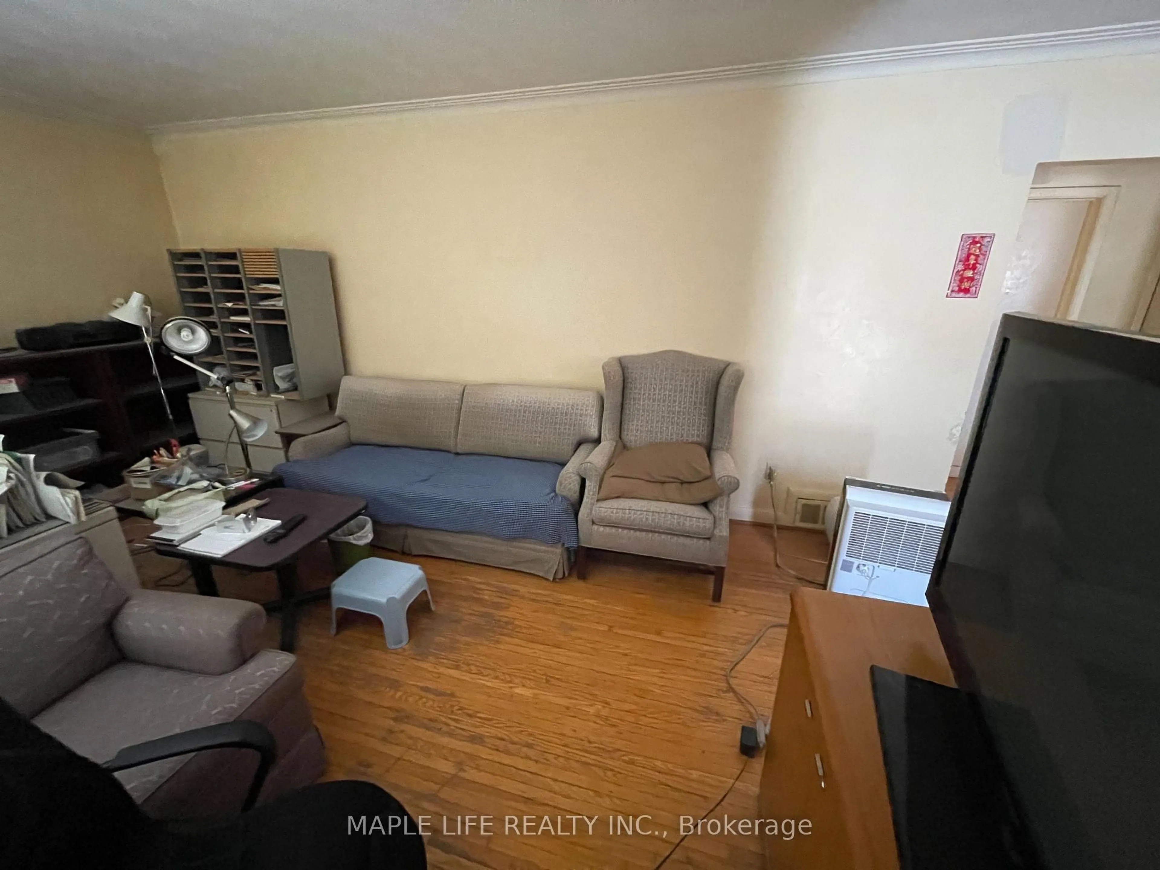 Living room with furniture, unknown for 147 Earlton Rd, Toronto Ontario M1T 2R8