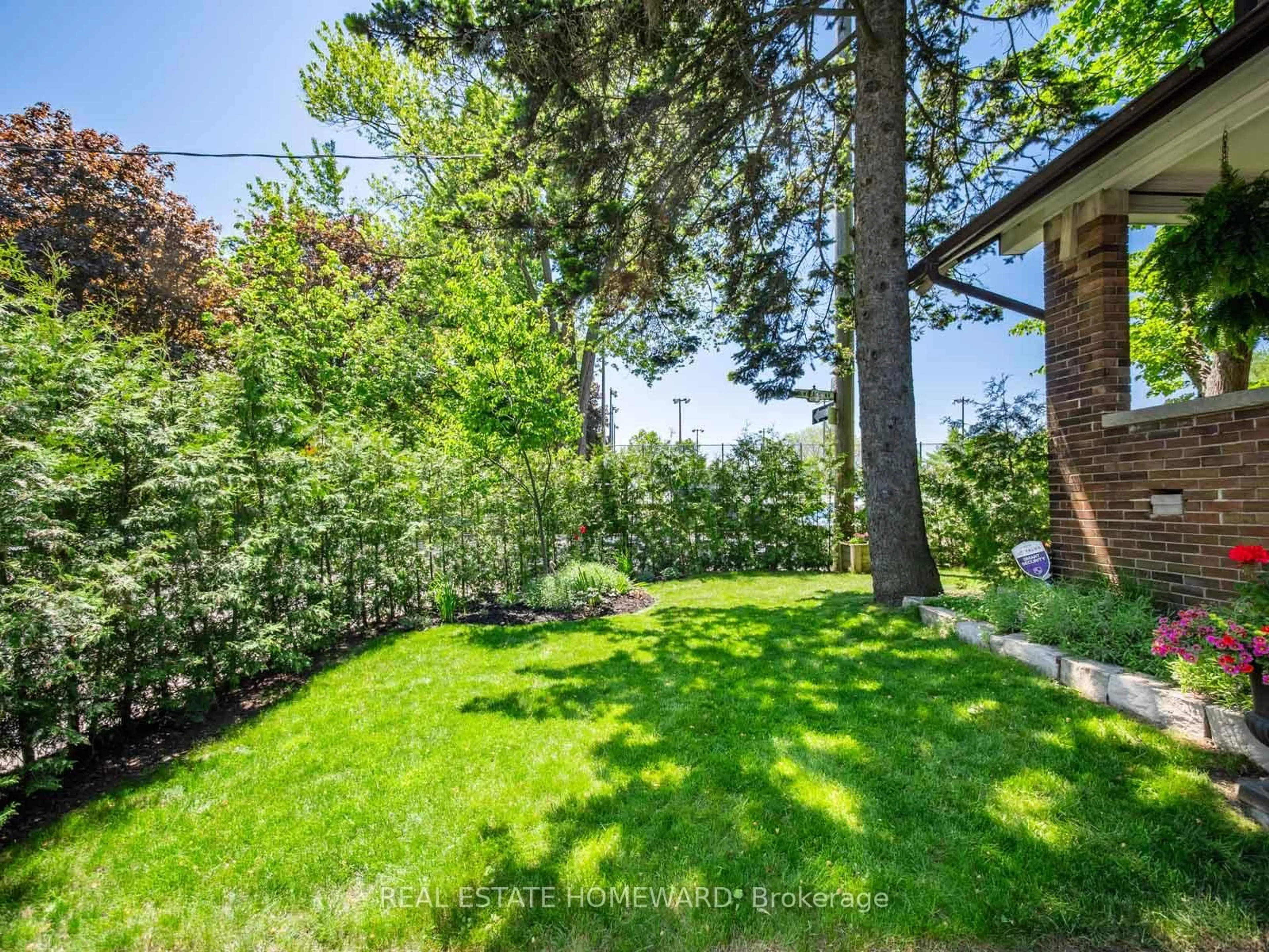 Unknown for 24 Waverley Rd, Toronto Ontario M4L 3T1