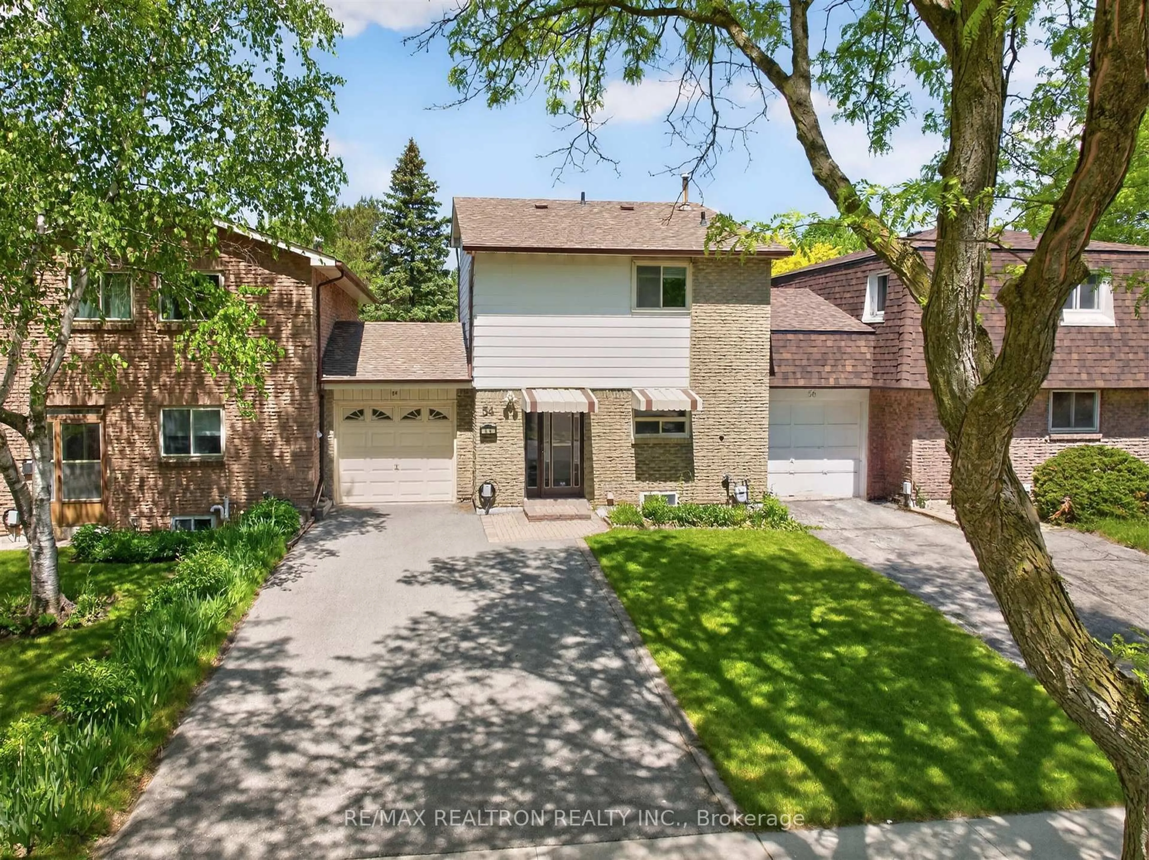 A pic from outside/outdoor area/front of a property/back of a property/a pic from drone, street for 54 Brimwood Blvd, Toronto Ontario M1V 1B8