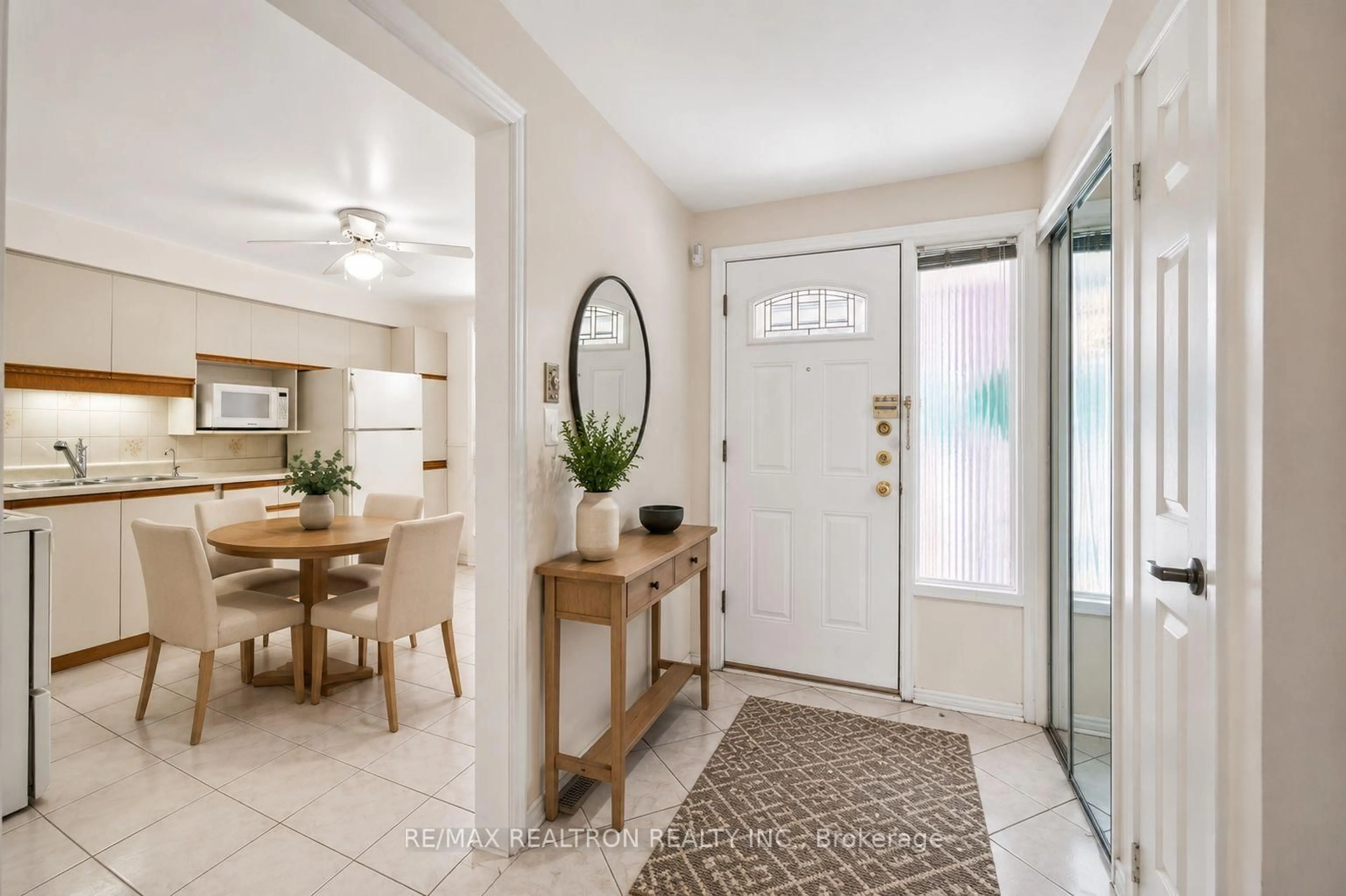 Indoor entryway for 54 Brimwood Blvd, Toronto Ontario M1V 1B8