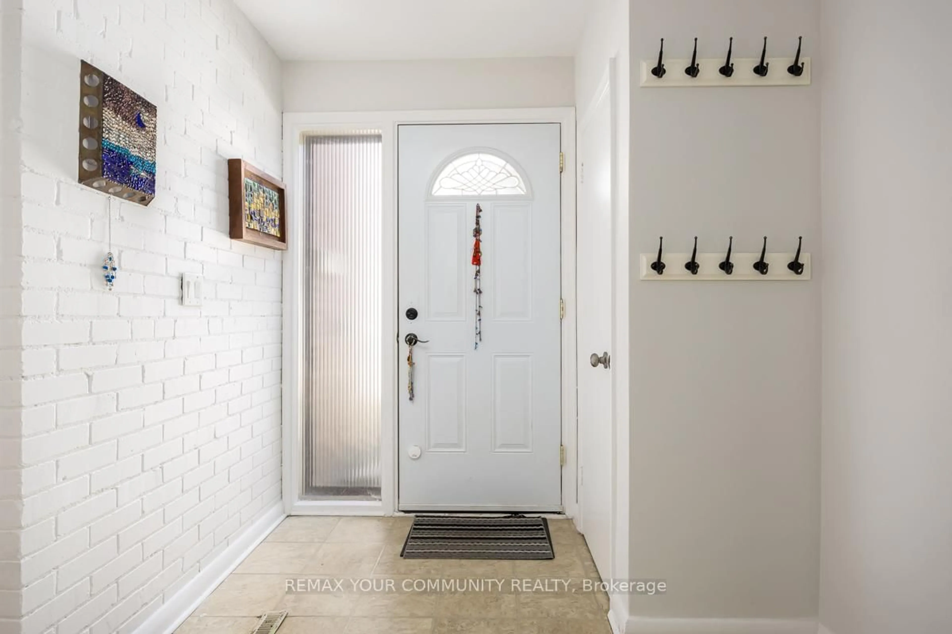 Indoor entryway for 104 Haileybury Dr, Toronto Ontario M1K 4X5