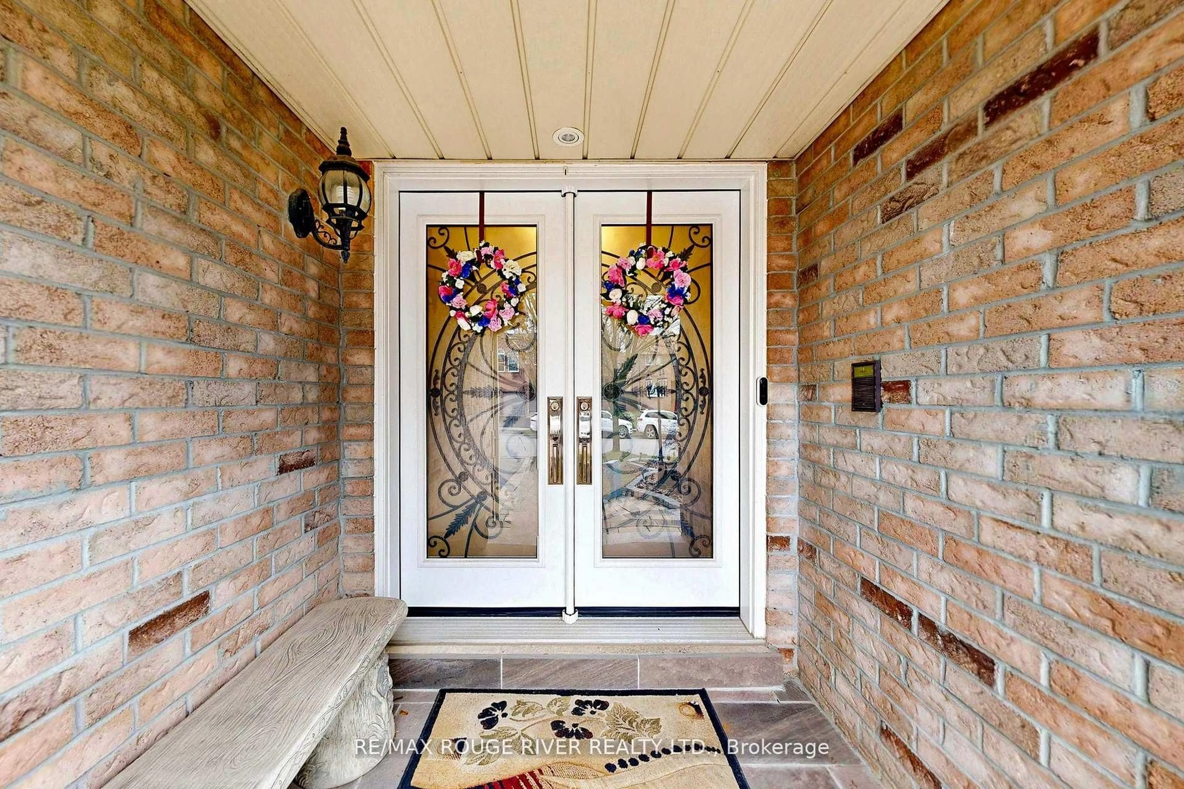 Indoor entryway for 45 Rotherglen Rd, Ajax Ontario L1T 1S8