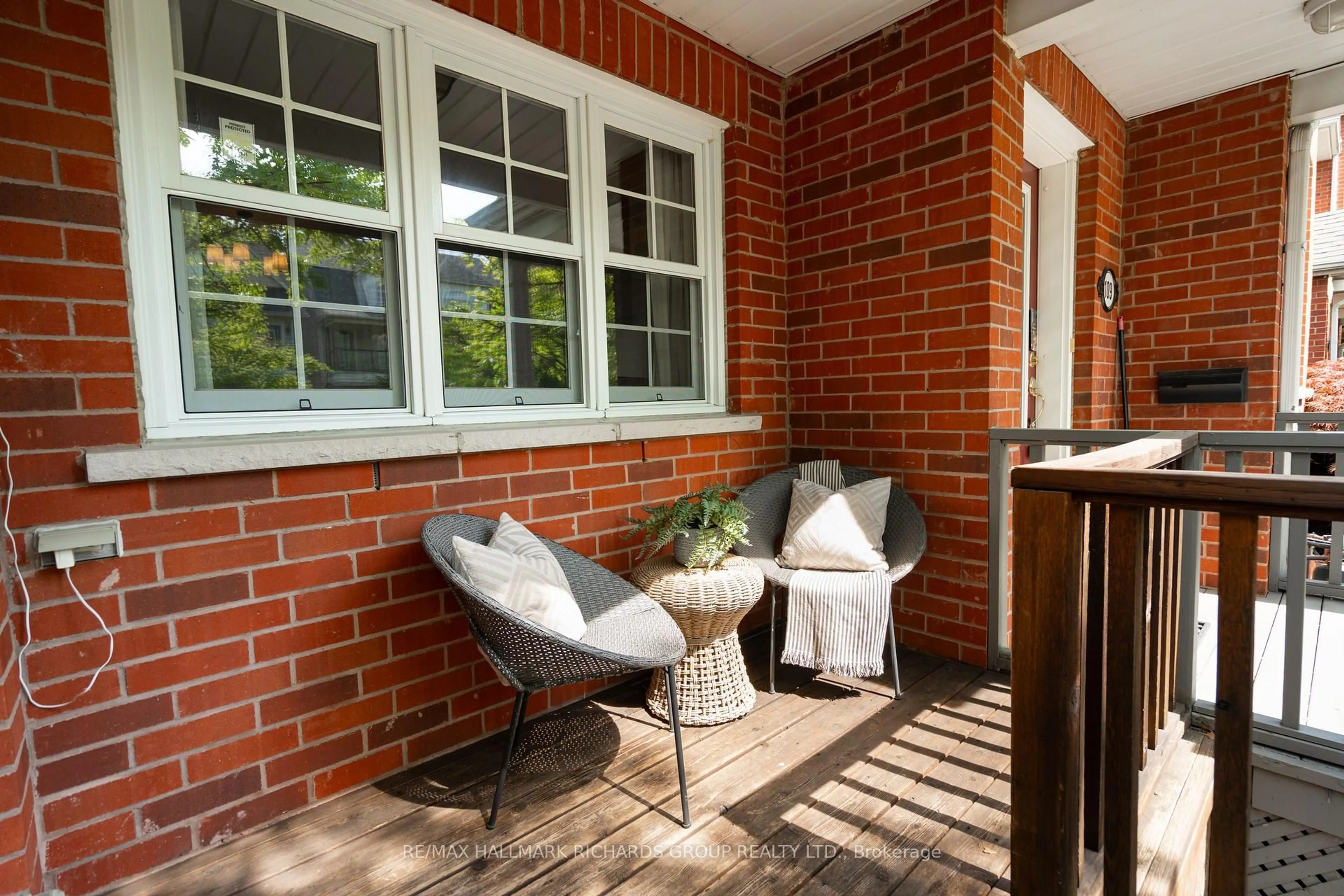 Patio, street for 111 Winners Circ, Toronto Ontario M4L 3Y7