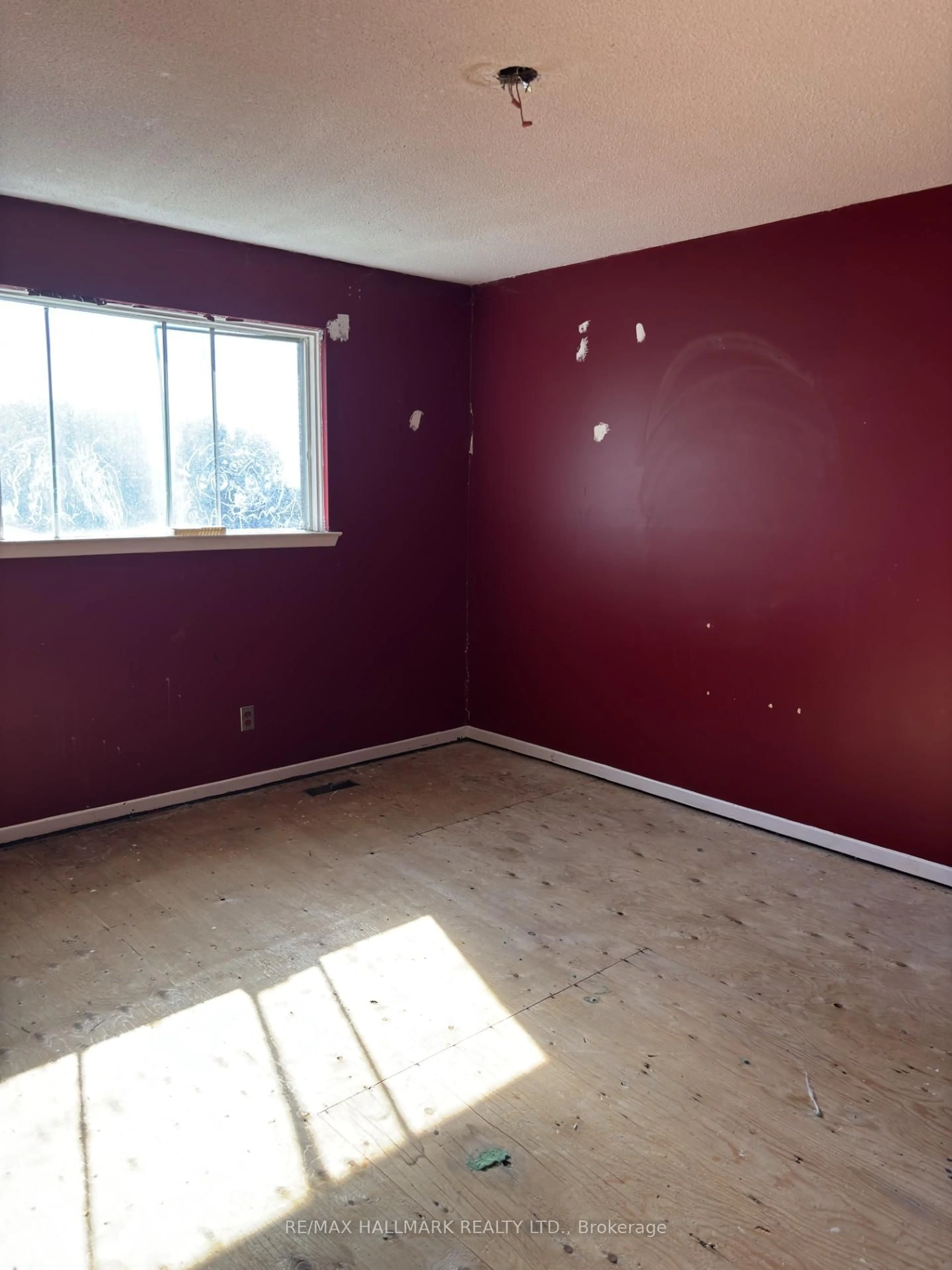 A pic of a room for 104 Doreen Cres, Clarington Ontario L1C 3W8