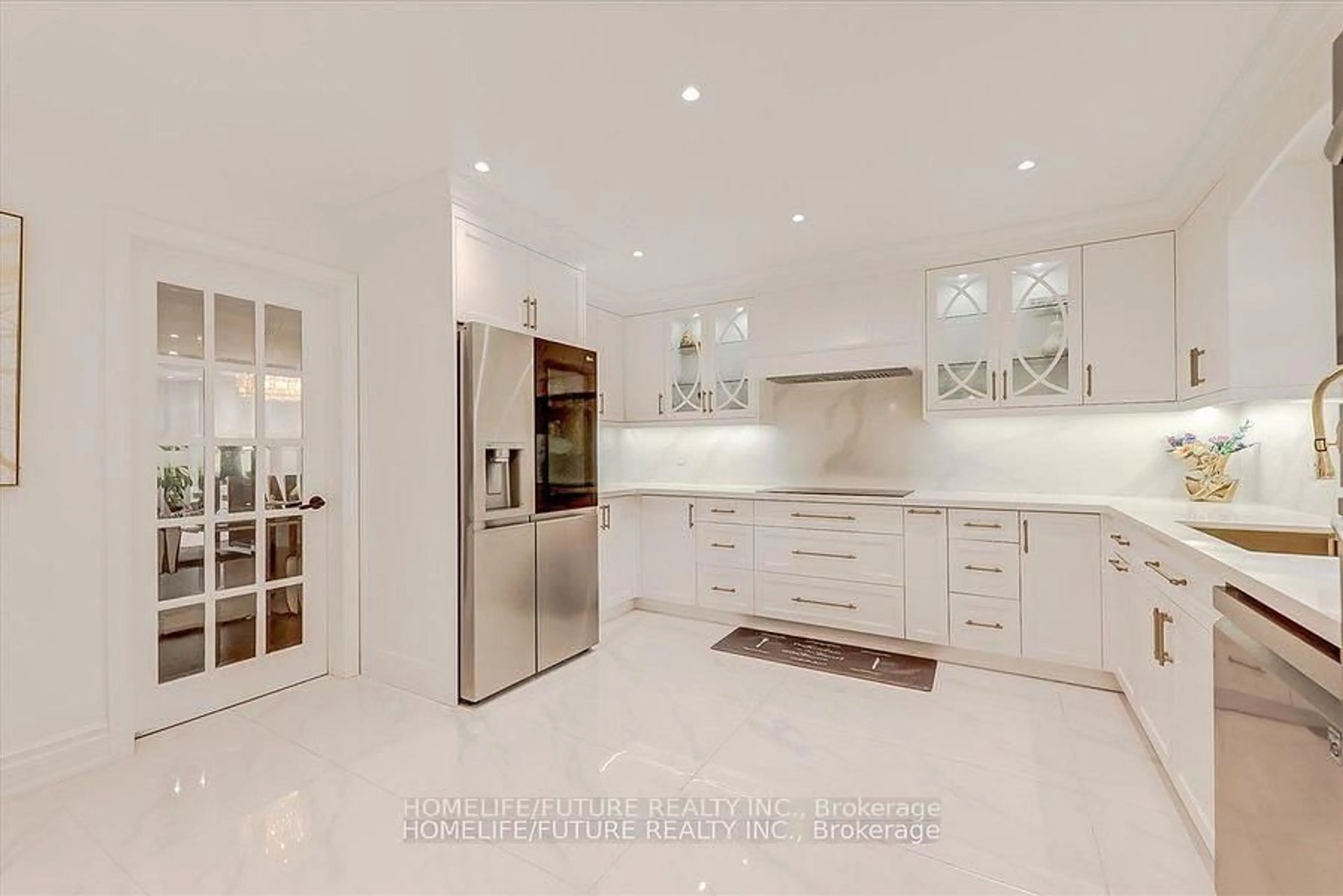 Contemporary kitchen, ceramic/tile floor for 27 Sugarbush Sq, Toronto Ontario M1C 3M6