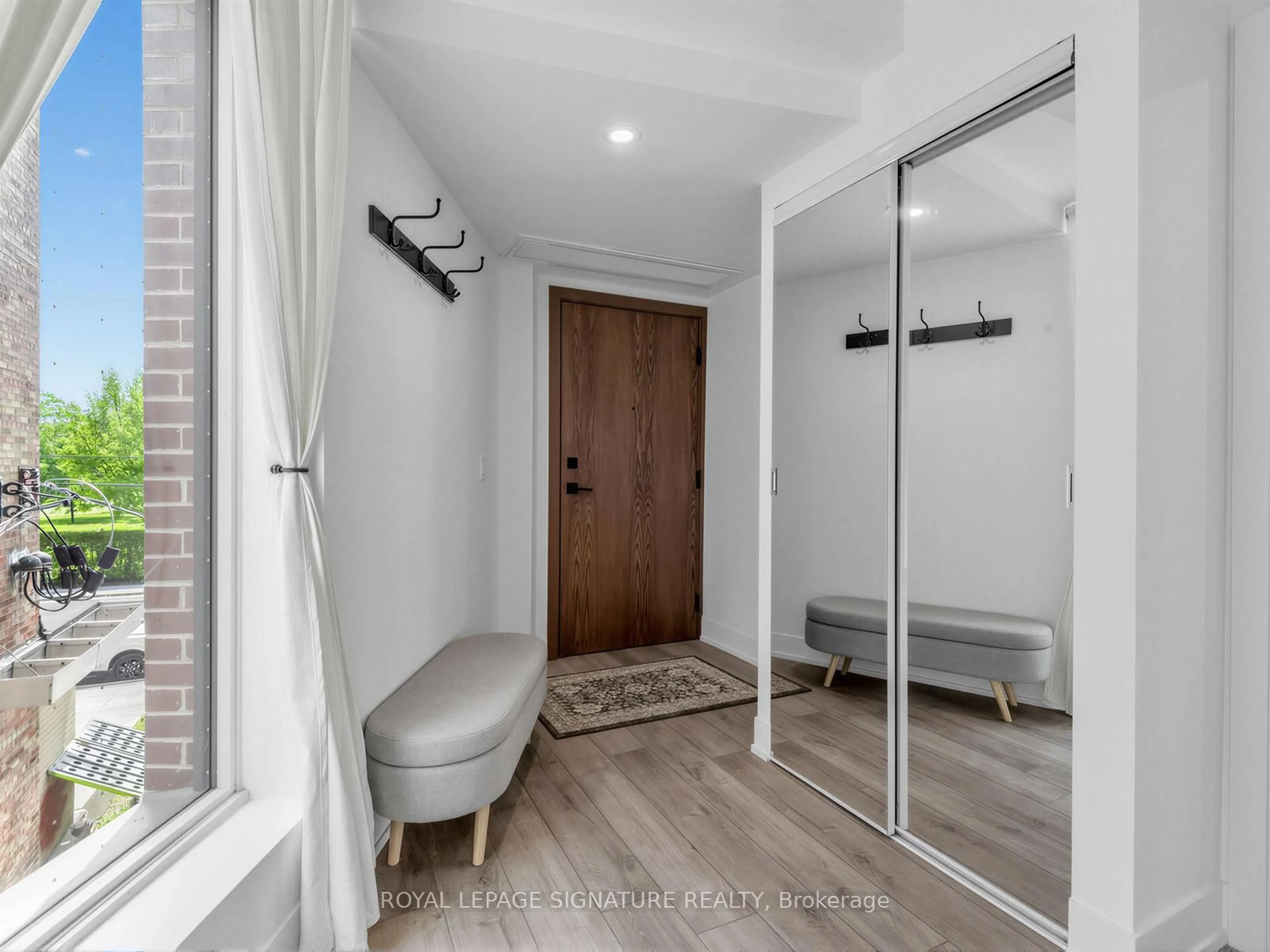 Indoor entryway for 1316 Kingston Rd #204, Toronto Ontario M1N 1P6