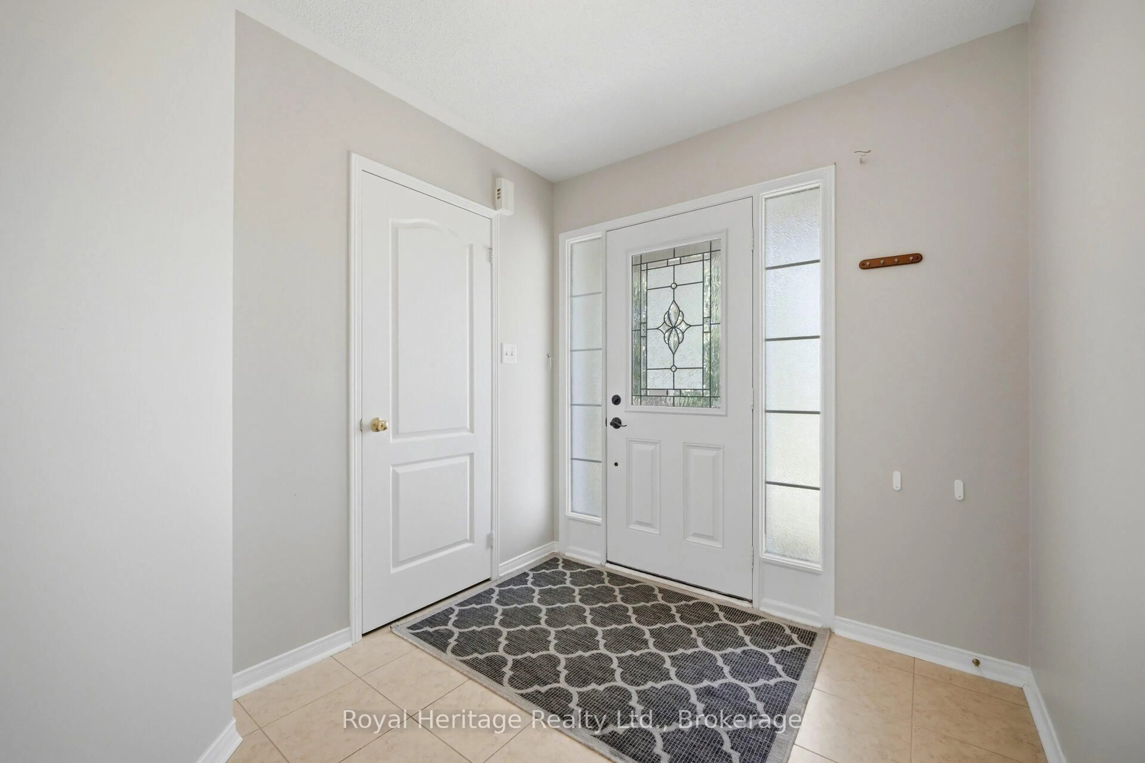 Indoor entryway for 933 Fetchison Dr, Oshawa Ontario L1K 0L3