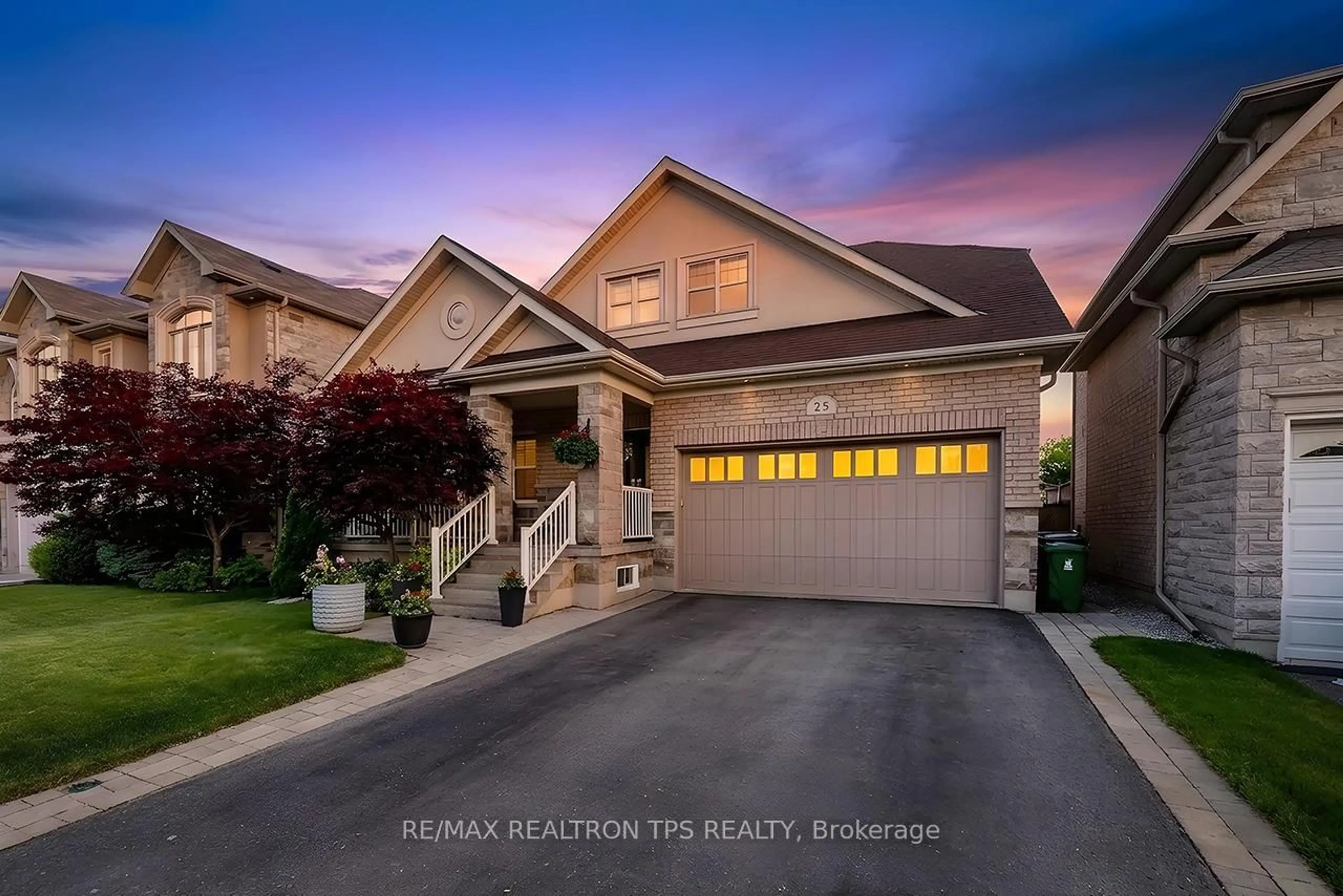Home with vinyl exterior material, unknown for 25 Leafield Dr, Toronto Ontario M1W 2R2