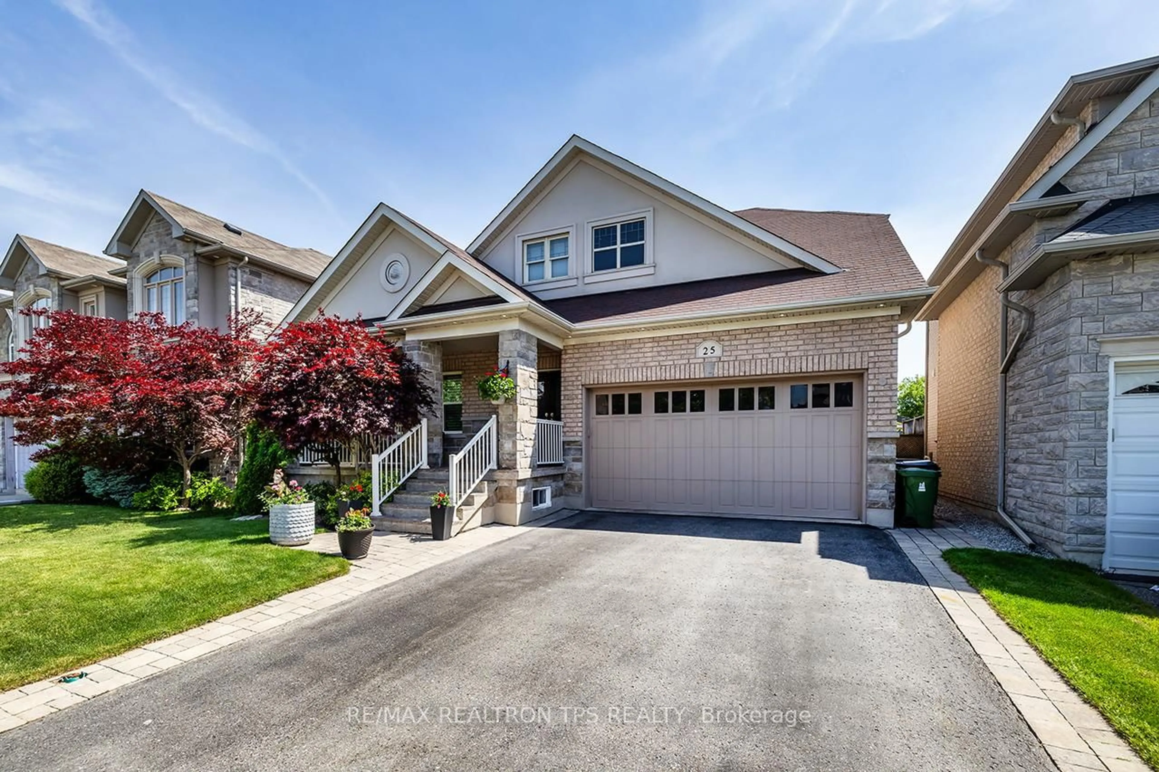 Home with vinyl exterior material, street for 25 Leafield Dr, Toronto Ontario M1W 2R2