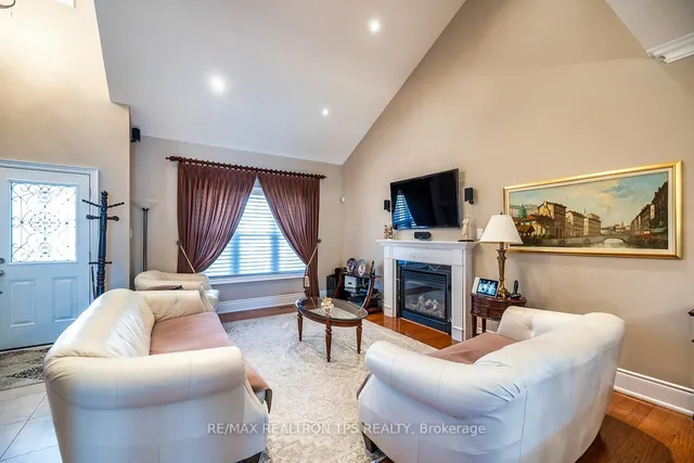 25 Leafield Dr, Toronto 4