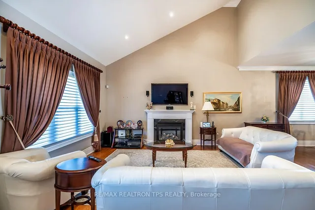 25 Leafield Dr, Toronto 5