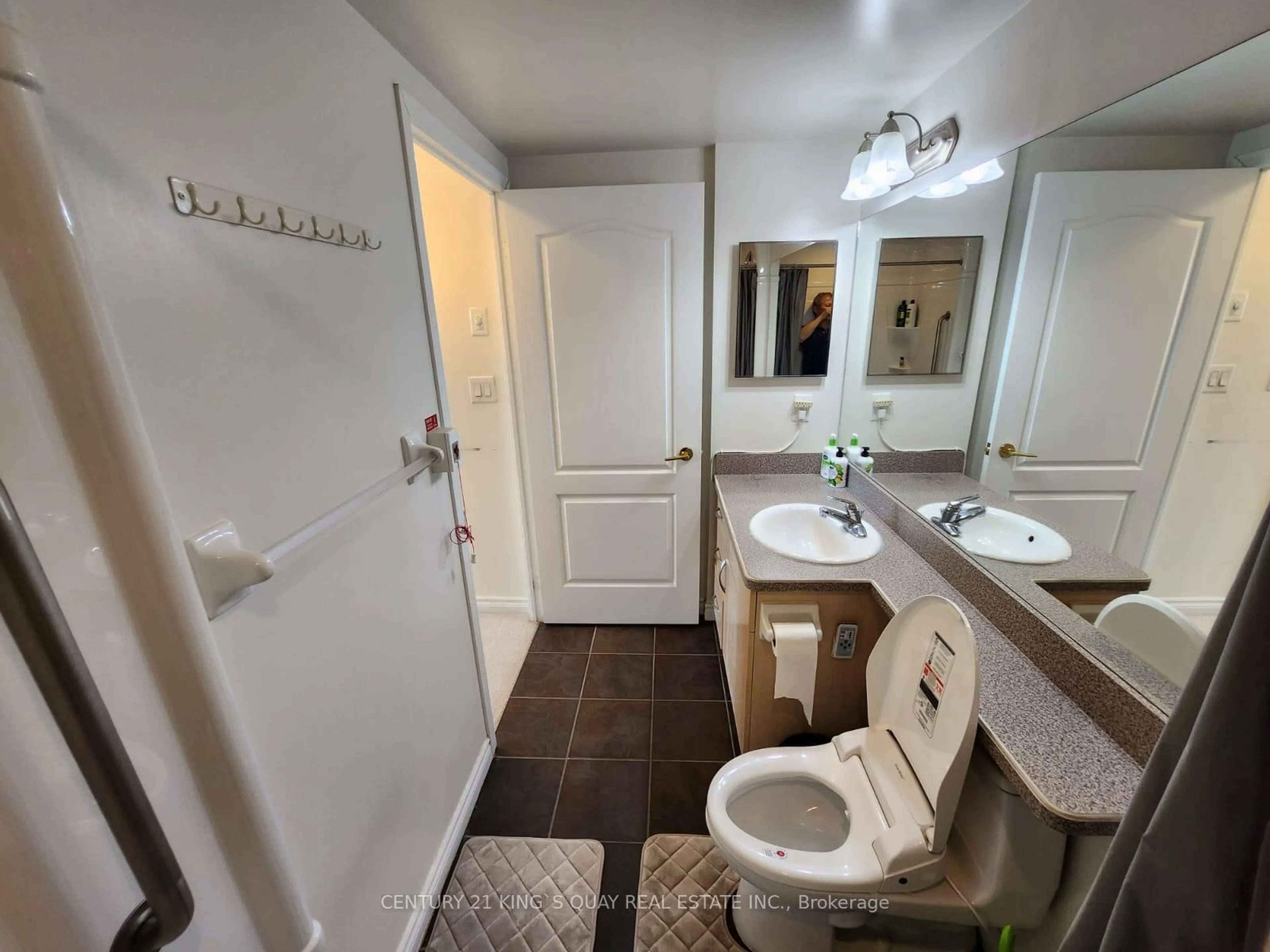 Standard bathroom, ceramic/tile floor for 2020 Mcnicoll Ave #717, Toronto Ontario M1V 0B5