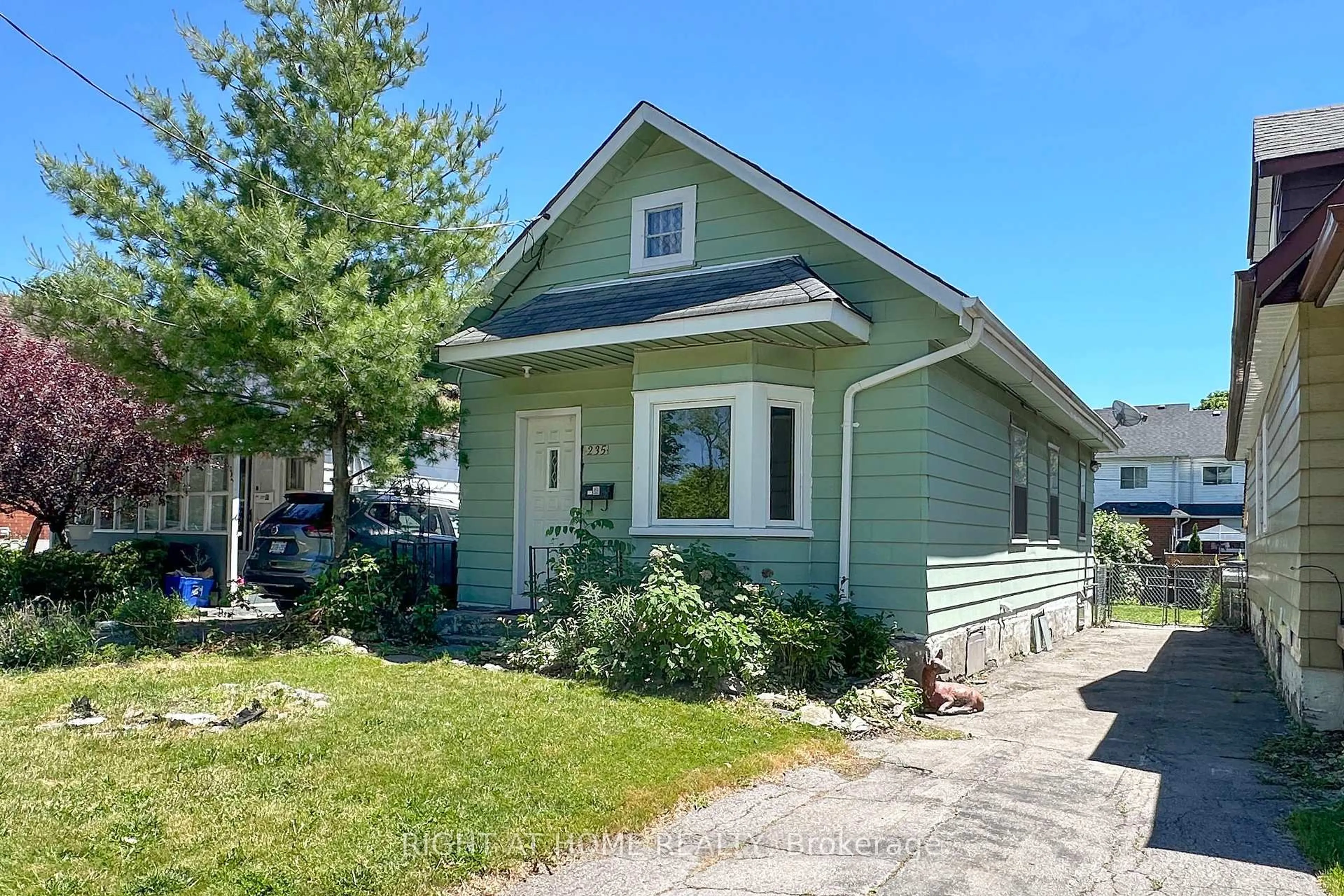 Home with vinyl exterior material, street for 235 Edward Ave, Oshawa Ontario L1H 3A6