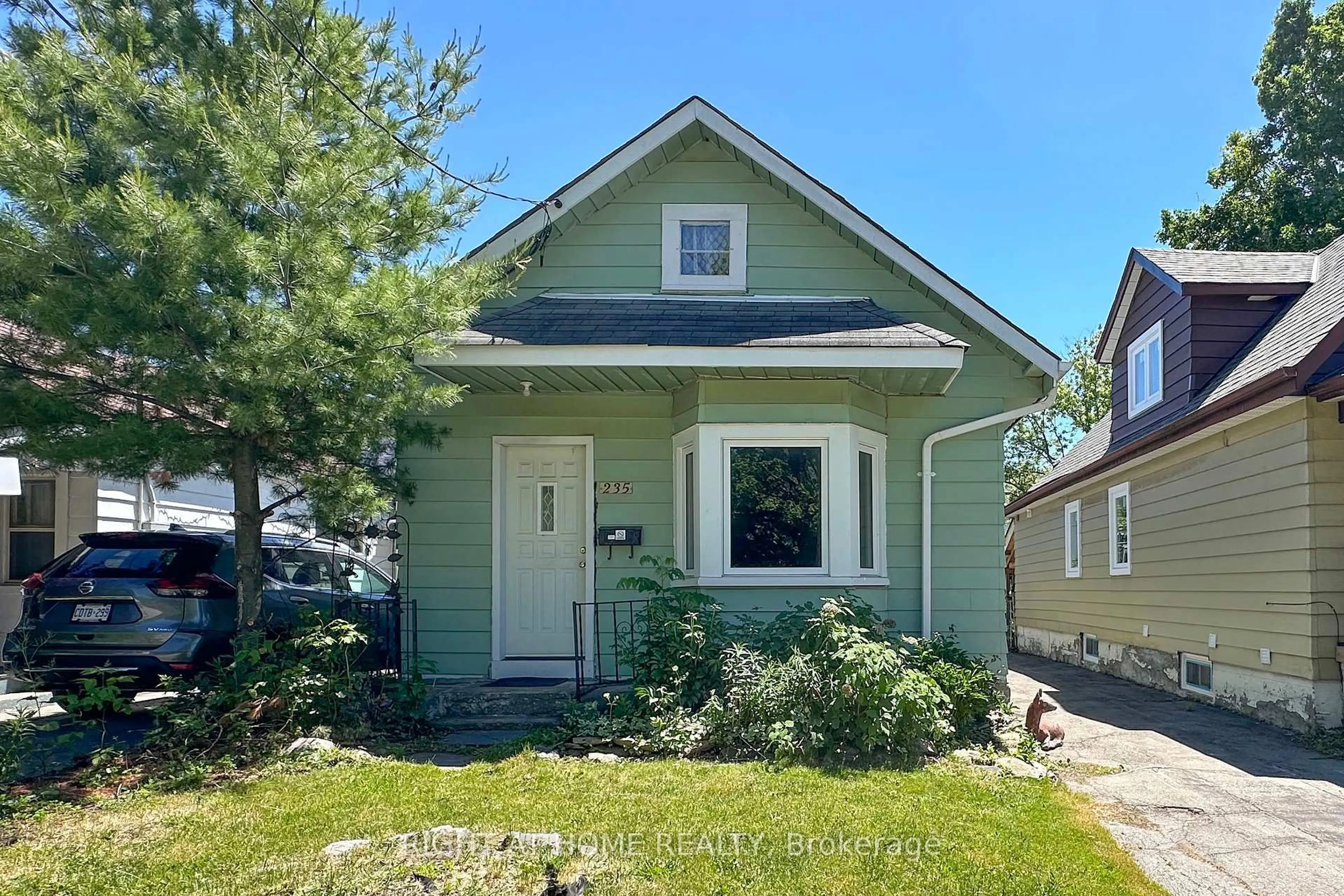 Home with vinyl exterior material, street for 235 Edward Ave, Oshawa Ontario L1H 3A6