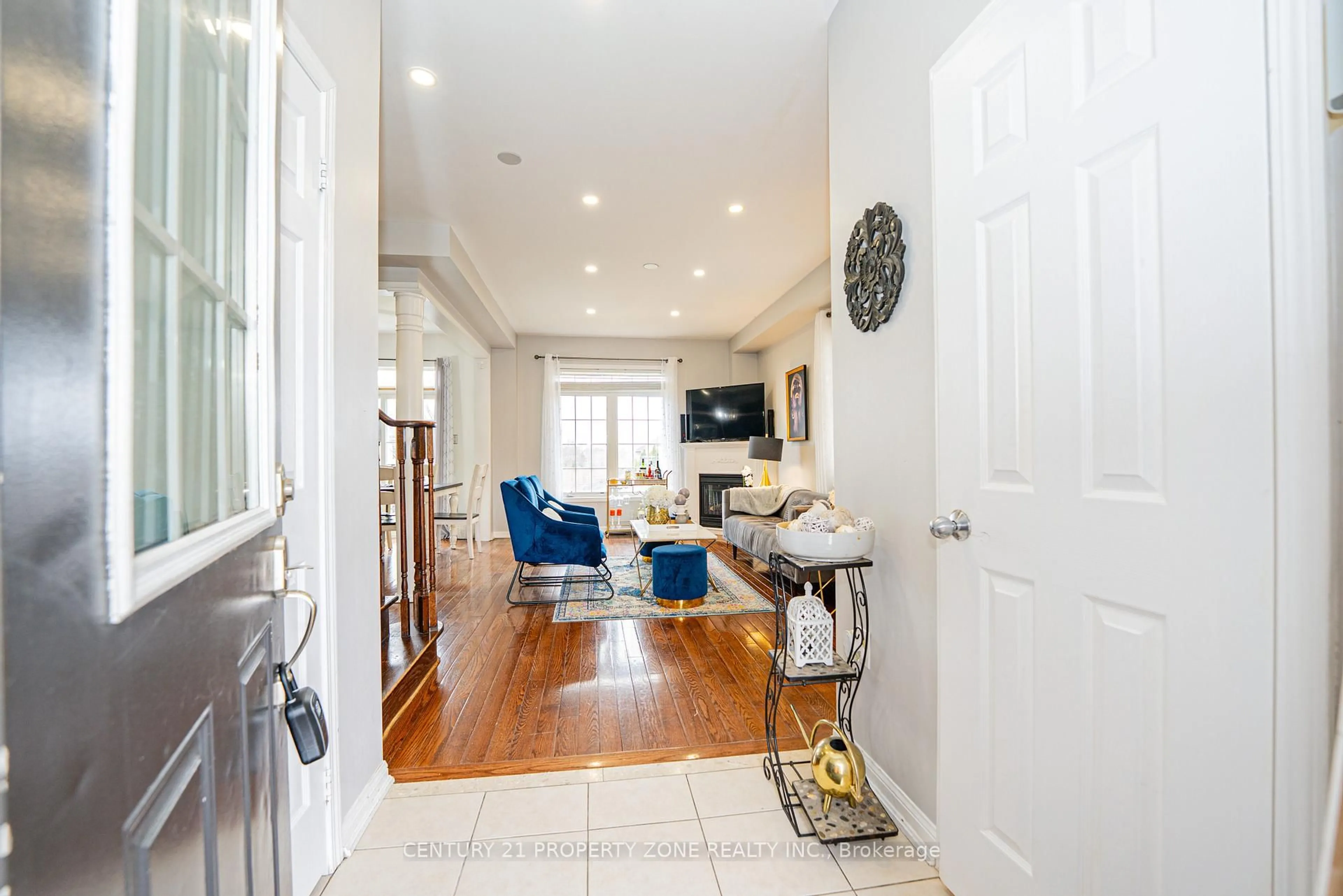 Indoor entryway for 804 Ormond Dr, Oshawa Ontario L1K 3B6