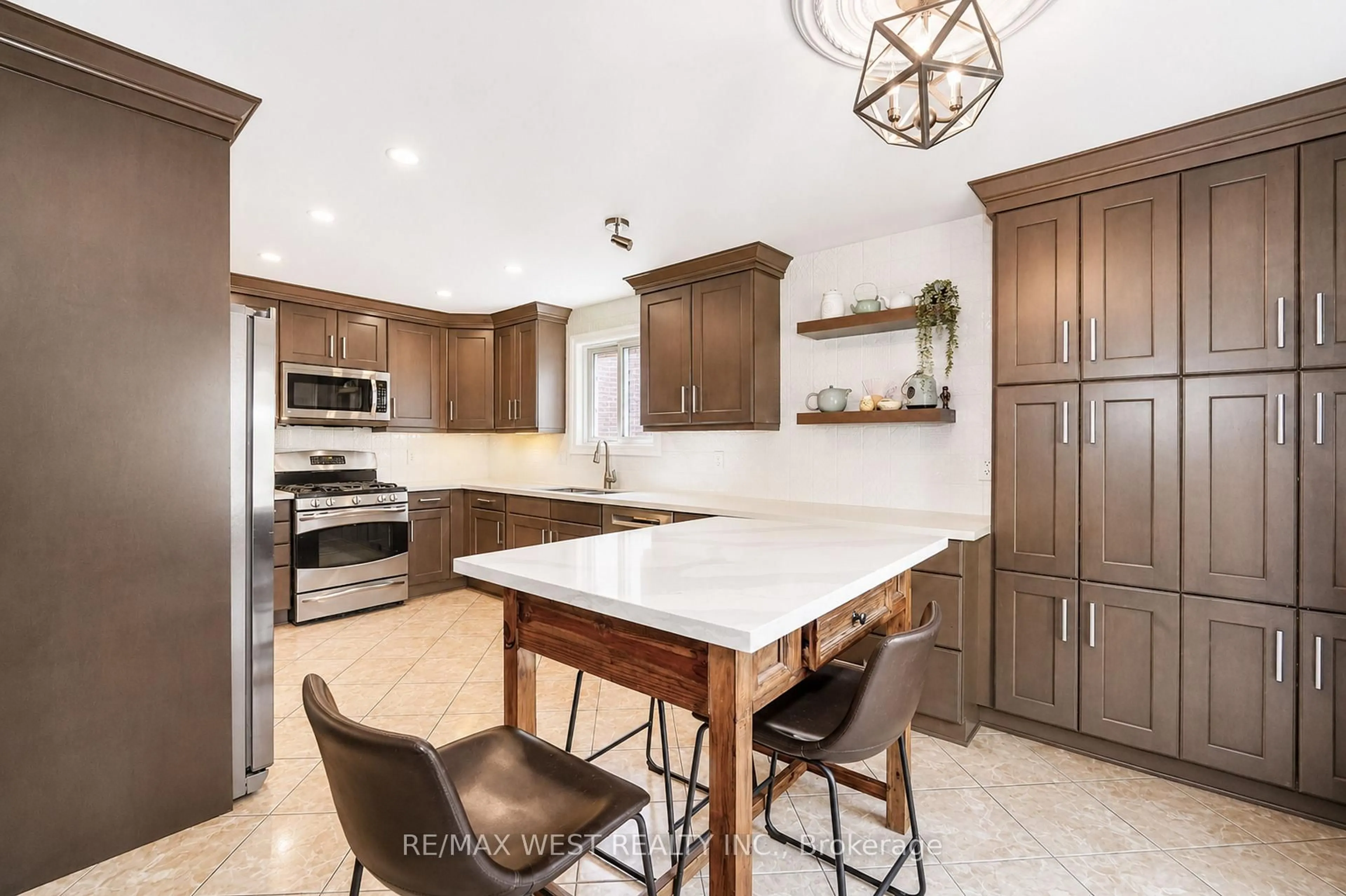 Open concept kitchen, ceramic/tile floor for 1536 Huntsmill Dr, Pickering Ontario L1V 5J5