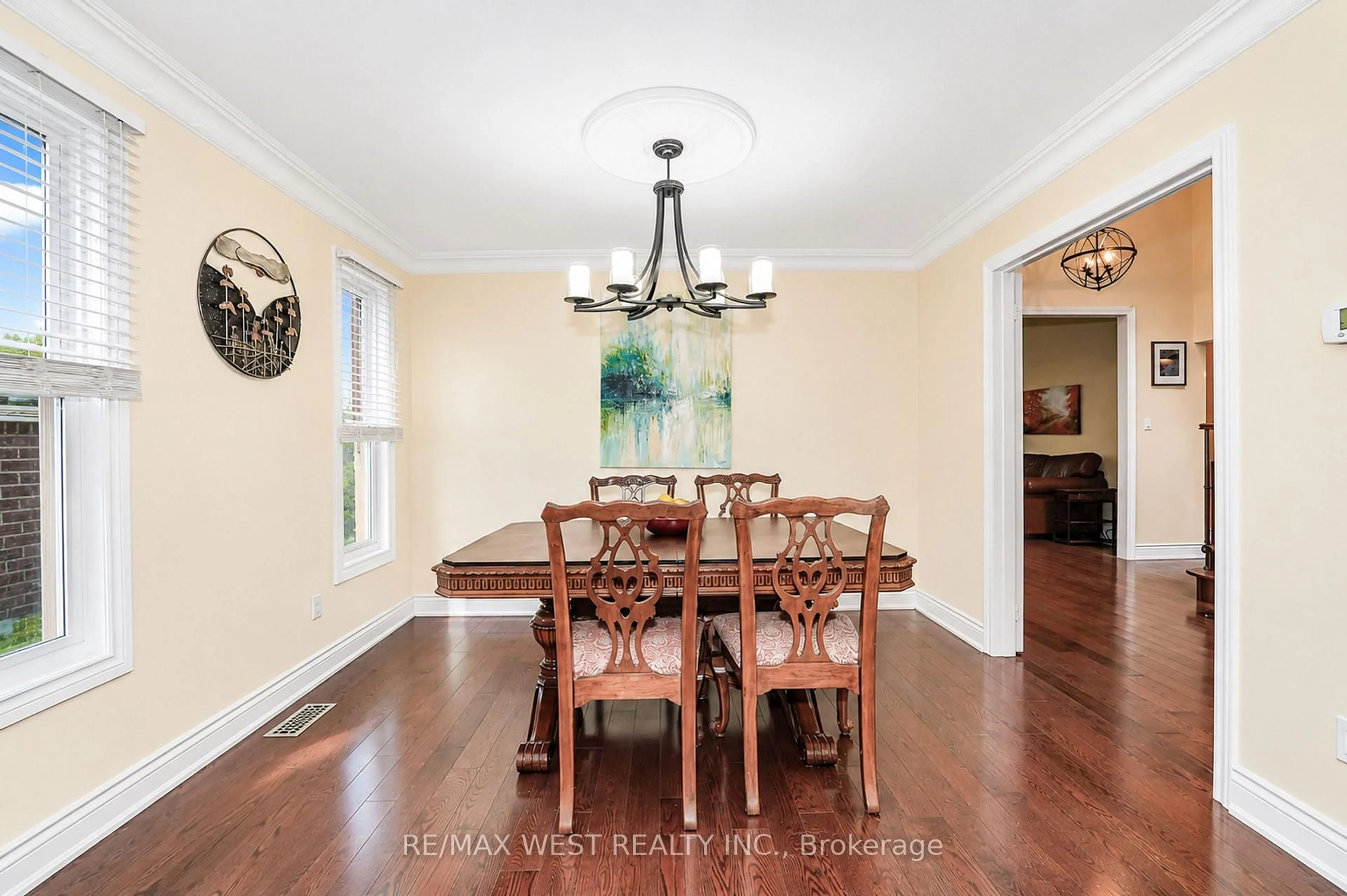 Dining room, wood/laminate floor for 1536 Huntsmill Dr, Pickering Ontario L1V 5J5