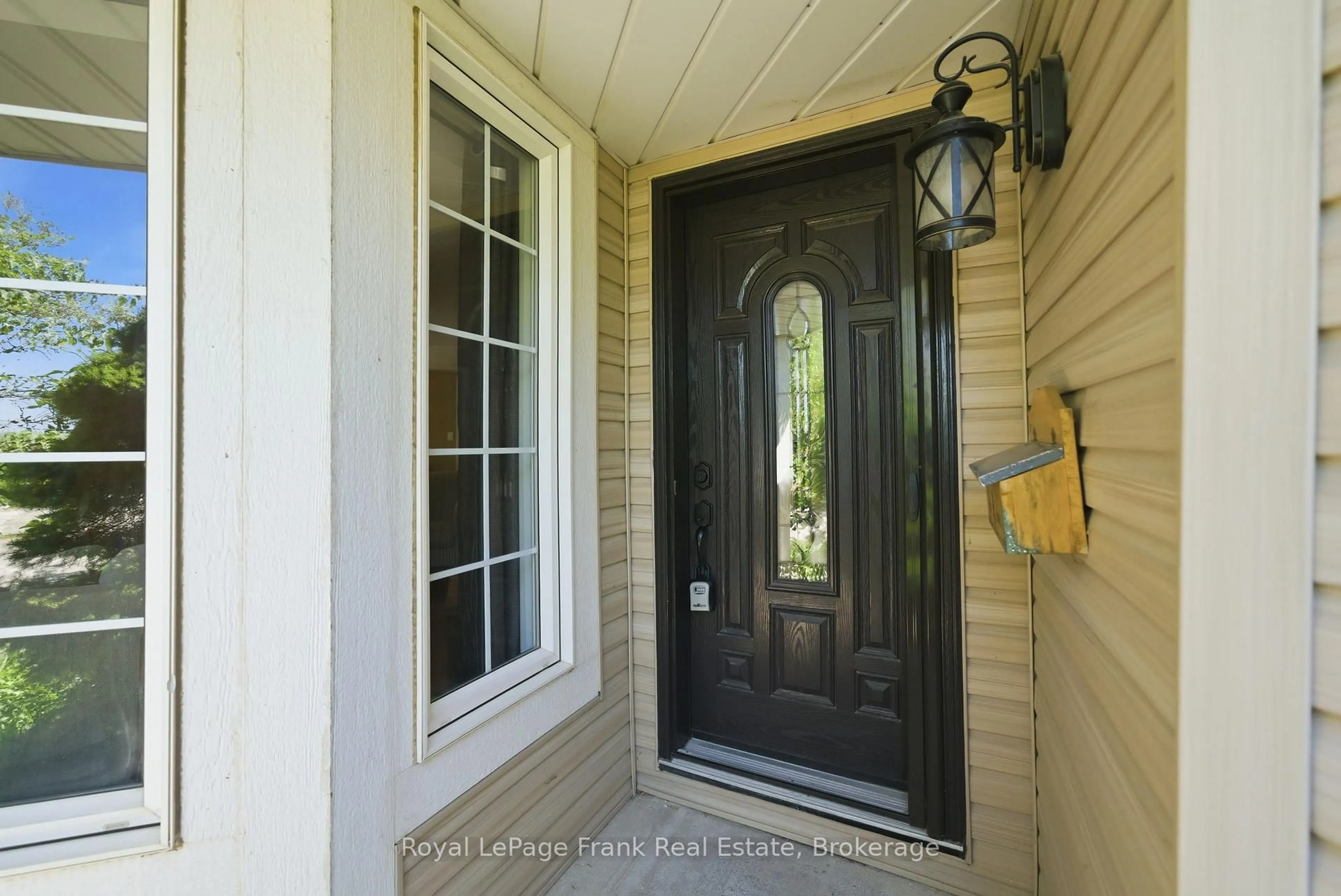 Indoor entryway for 98 Rustwood St, Clarington Ontario L1C 5E5