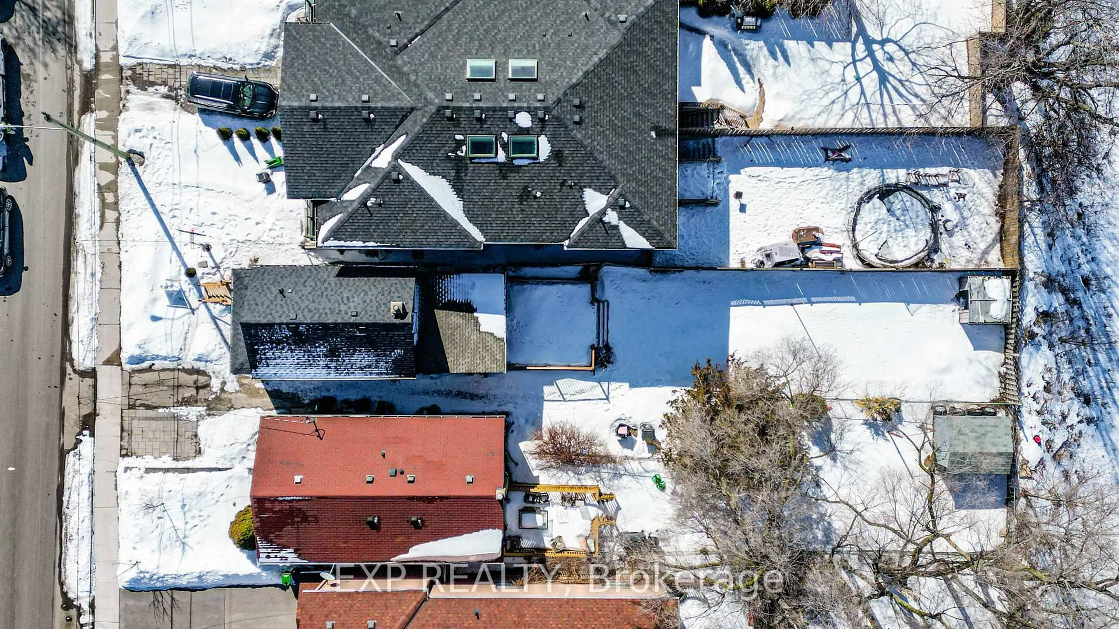 A pic from outside/outdoor area/front of a property/back of a property/a pic from drone, city buildings view from balcony for 224 Aylesworth Ave, Toronto Ontario M1N 2J6
