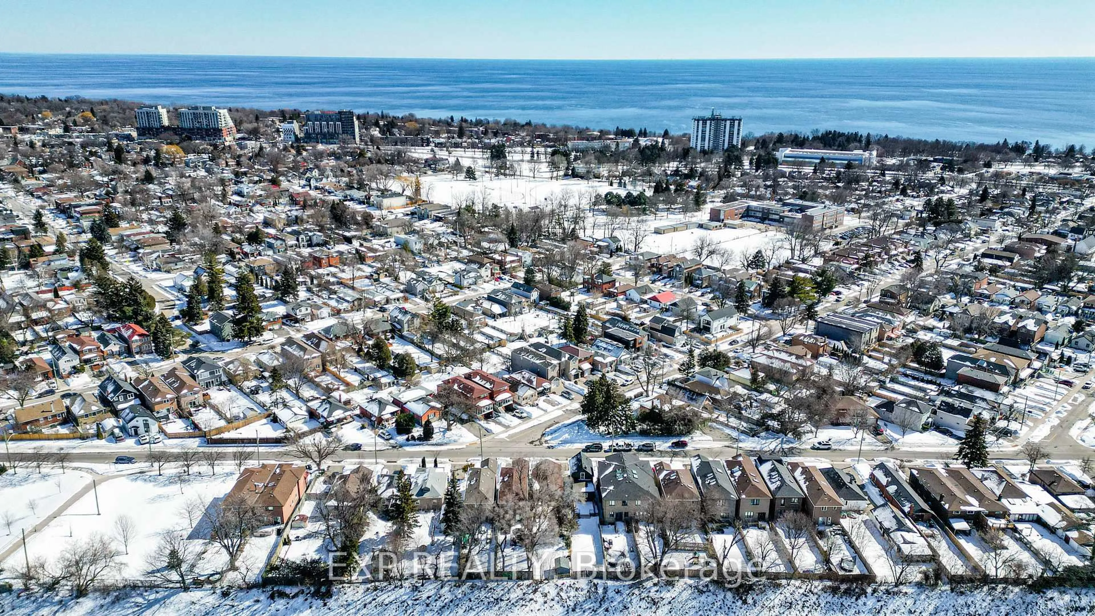 A pic from outside/outdoor area/front of a property/back of a property/a pic from drone, street for 224 Aylesworth Ave, Toronto Ontario M1N 2J6