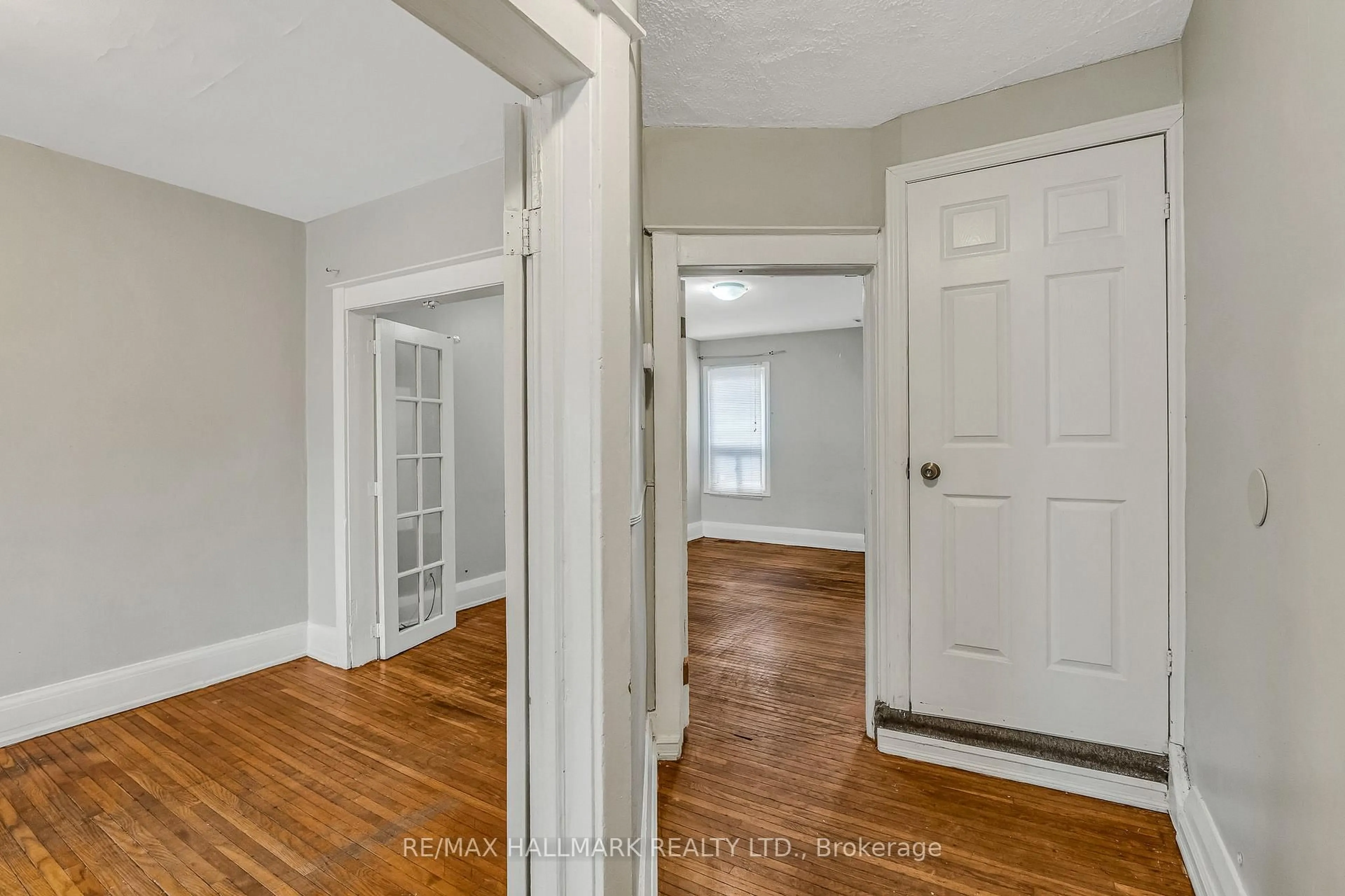 Indoor entryway for 20 Kelvin Ave, Toronto Ontario M4C 5C8