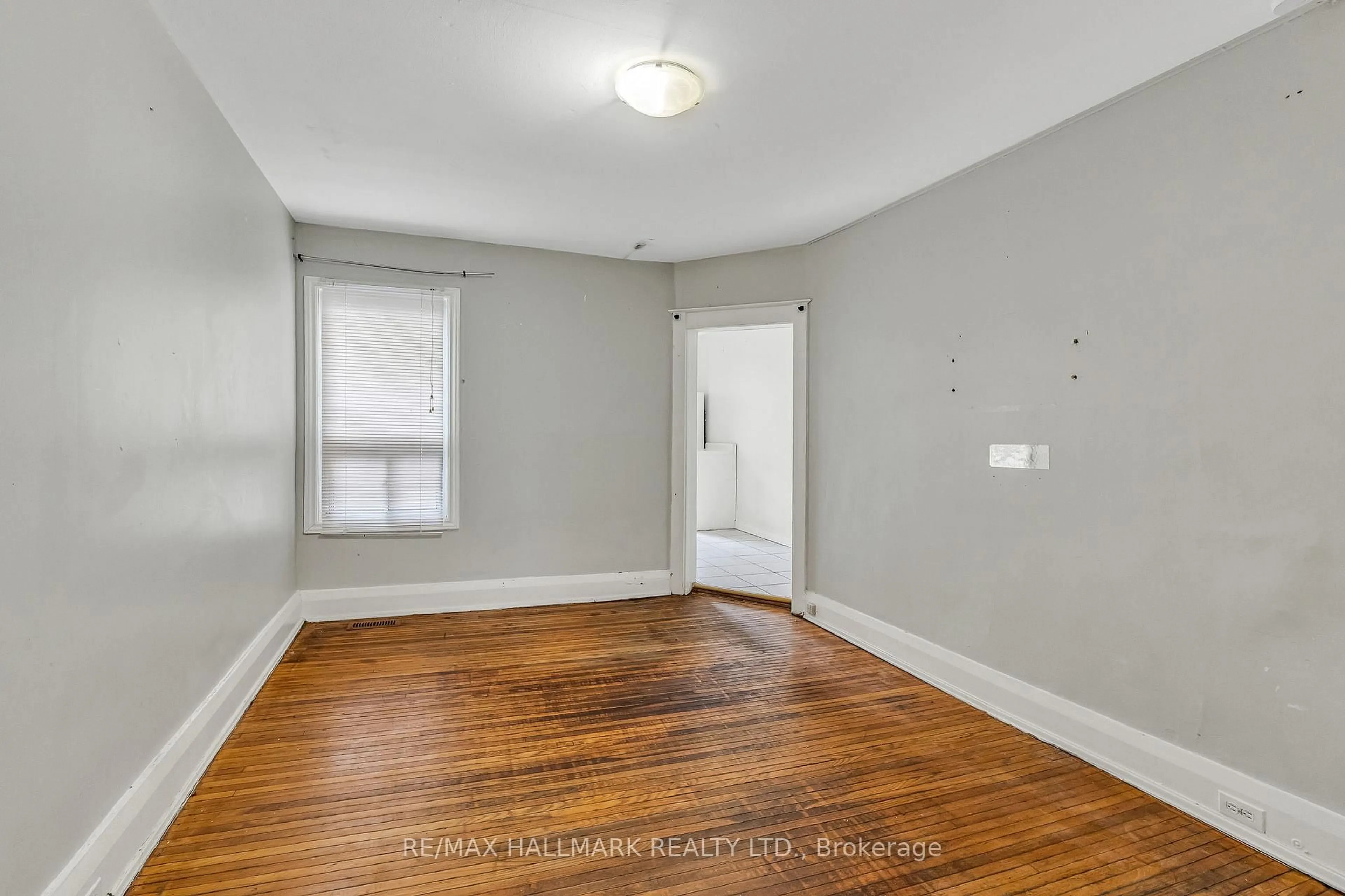 A pic of a room for 20 Kelvin Ave, Toronto Ontario M4C 5C8