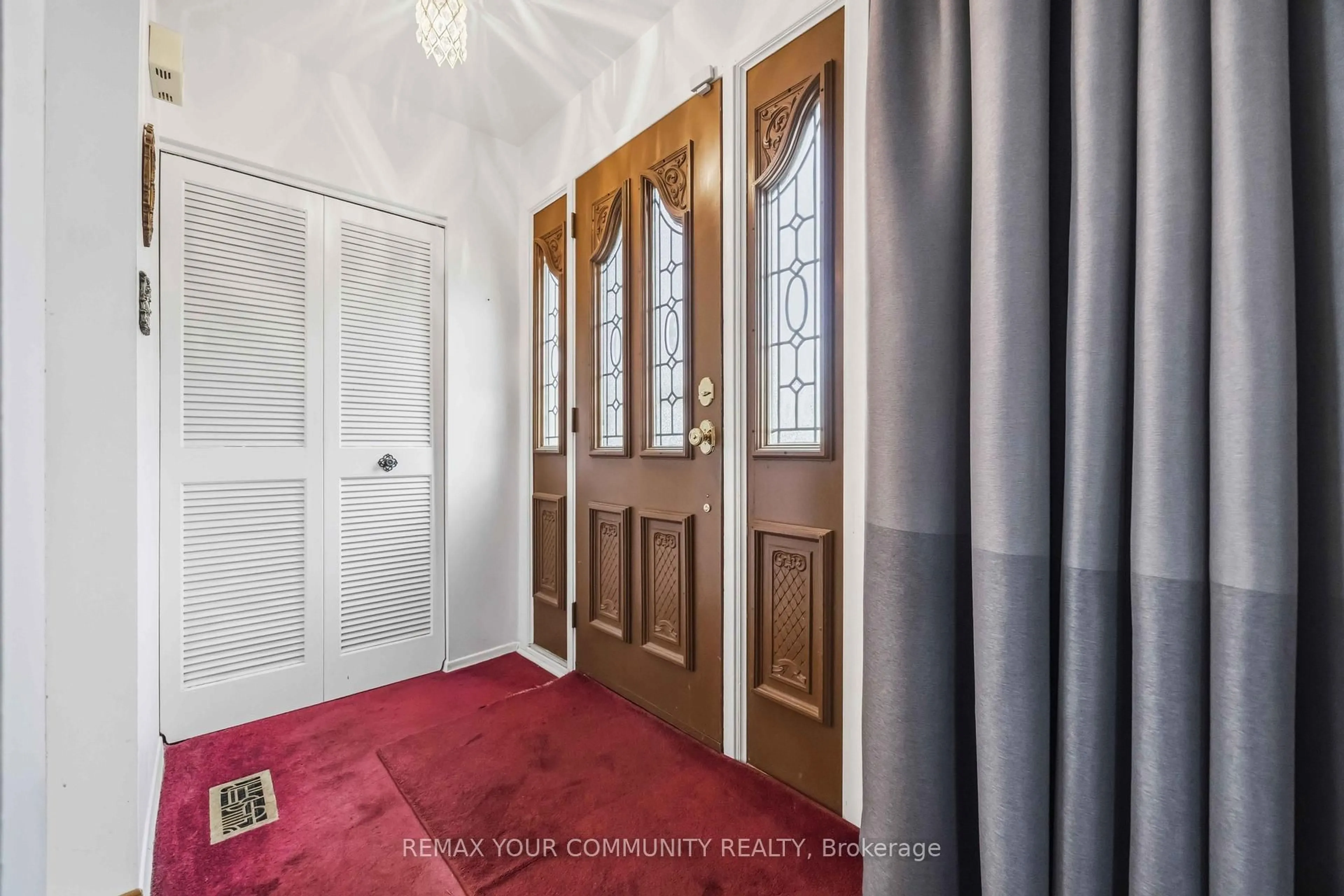 Indoor entryway for 46 Earswick Dr, Toronto Ontario M1E 1C6