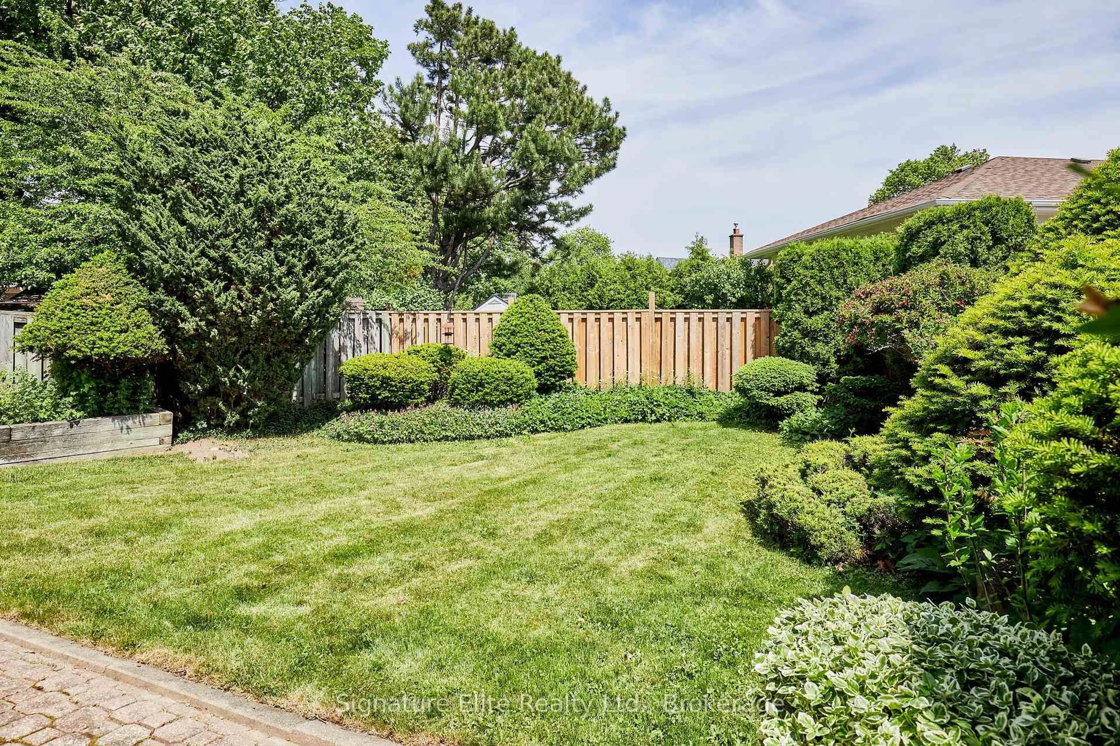 Patio, street for 137 Haileybury Dr, Toronto Ontario M1K 4Y2