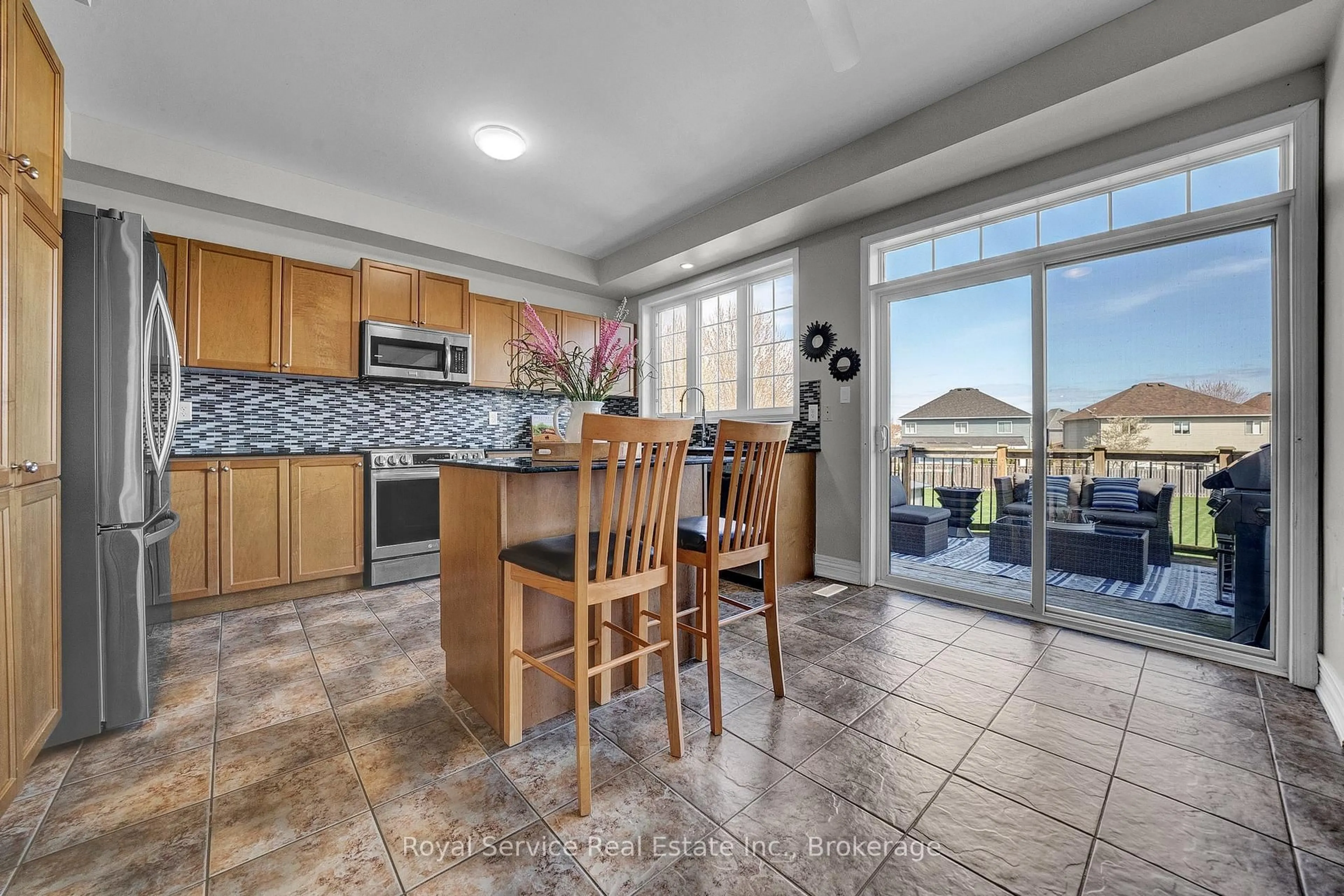 Open concept kitchen, ceramic/tile floor for 35 Alldread Cres, Clarington Ontario L1B 0C2