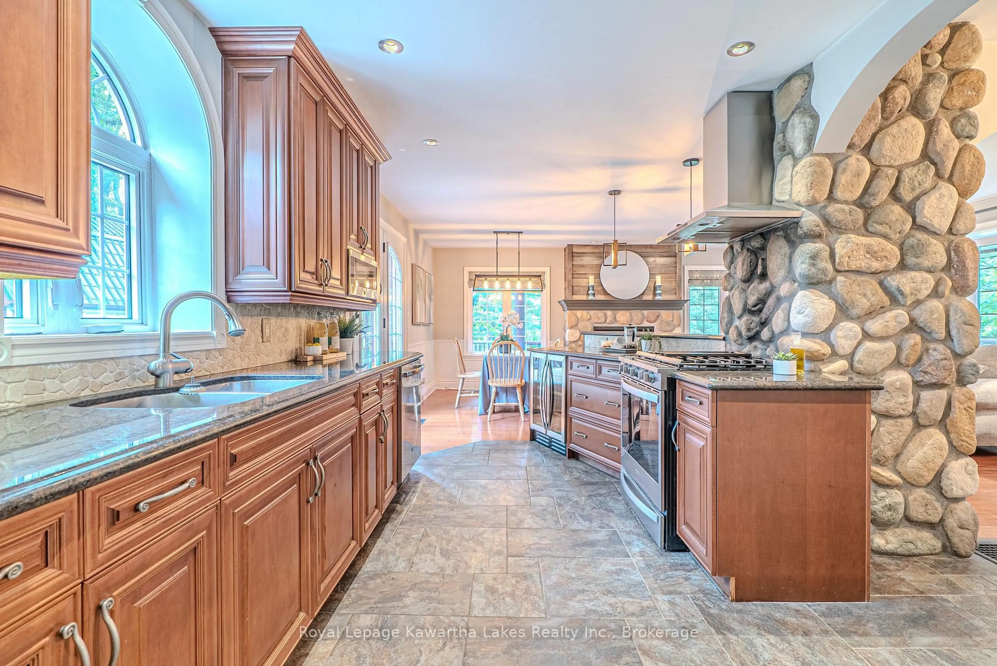 Open concept kitchen, ceramic/tile floor for 7725 Leskard Rd, Clarington Ontario L0B 1M0