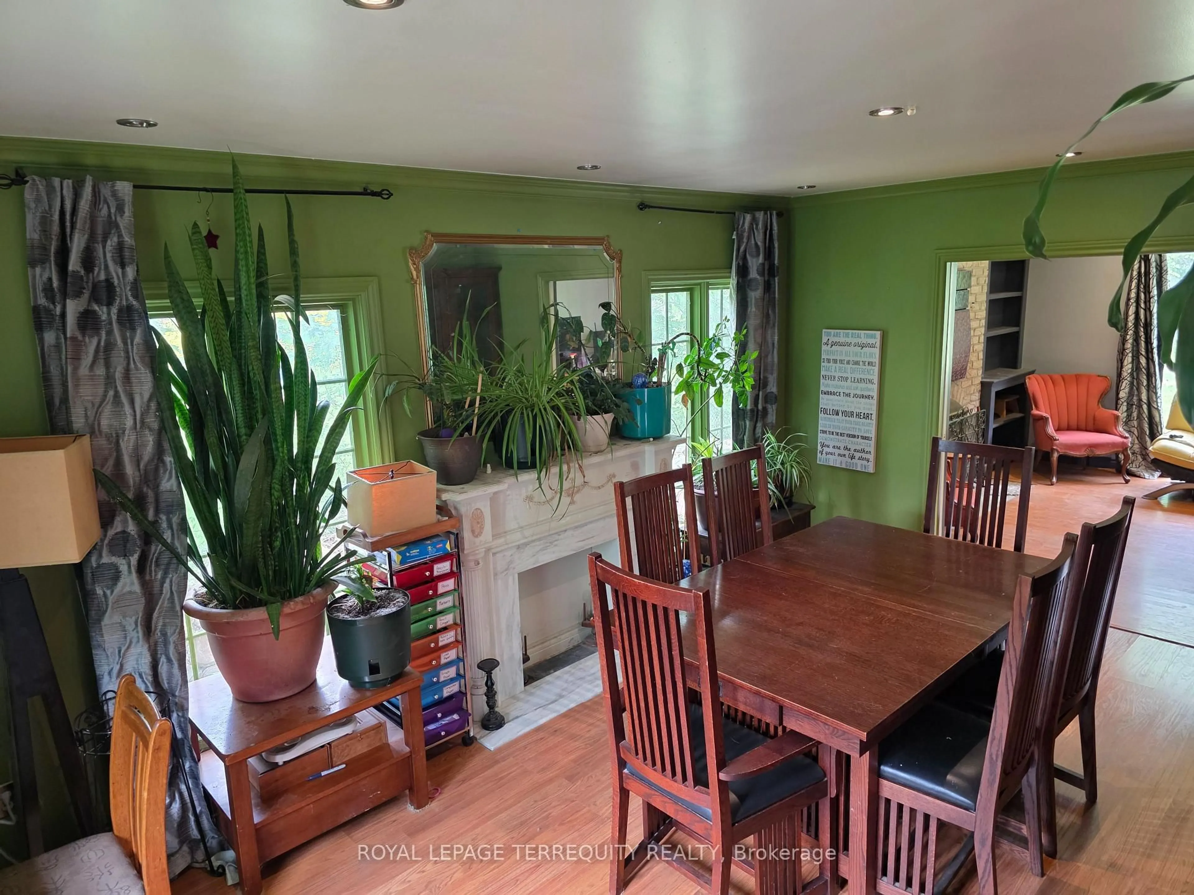 Dining room, unknown for 519 Henry St, Whitby Ontario L1N 5C9
