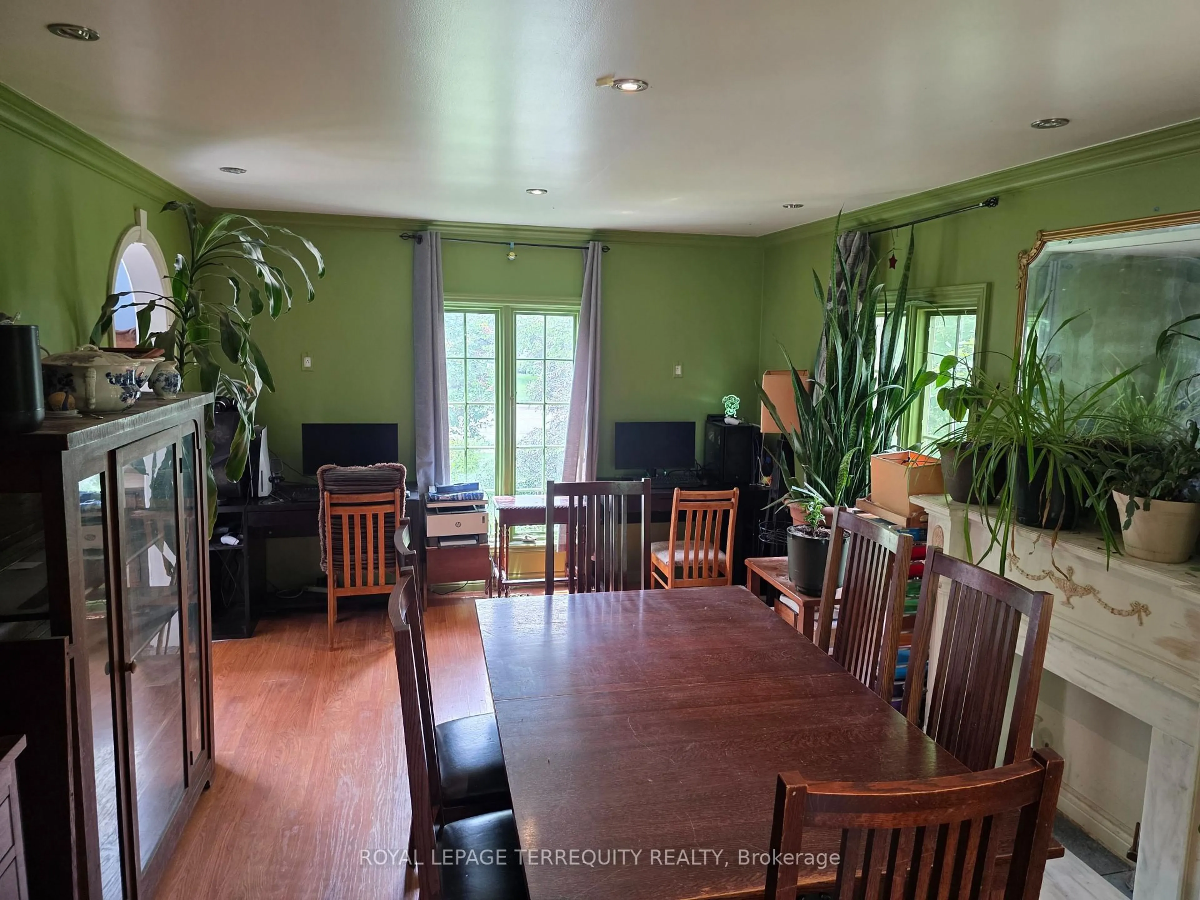 Dining room, unknown for 519 Henry St, Whitby Ontario L1N 5C9